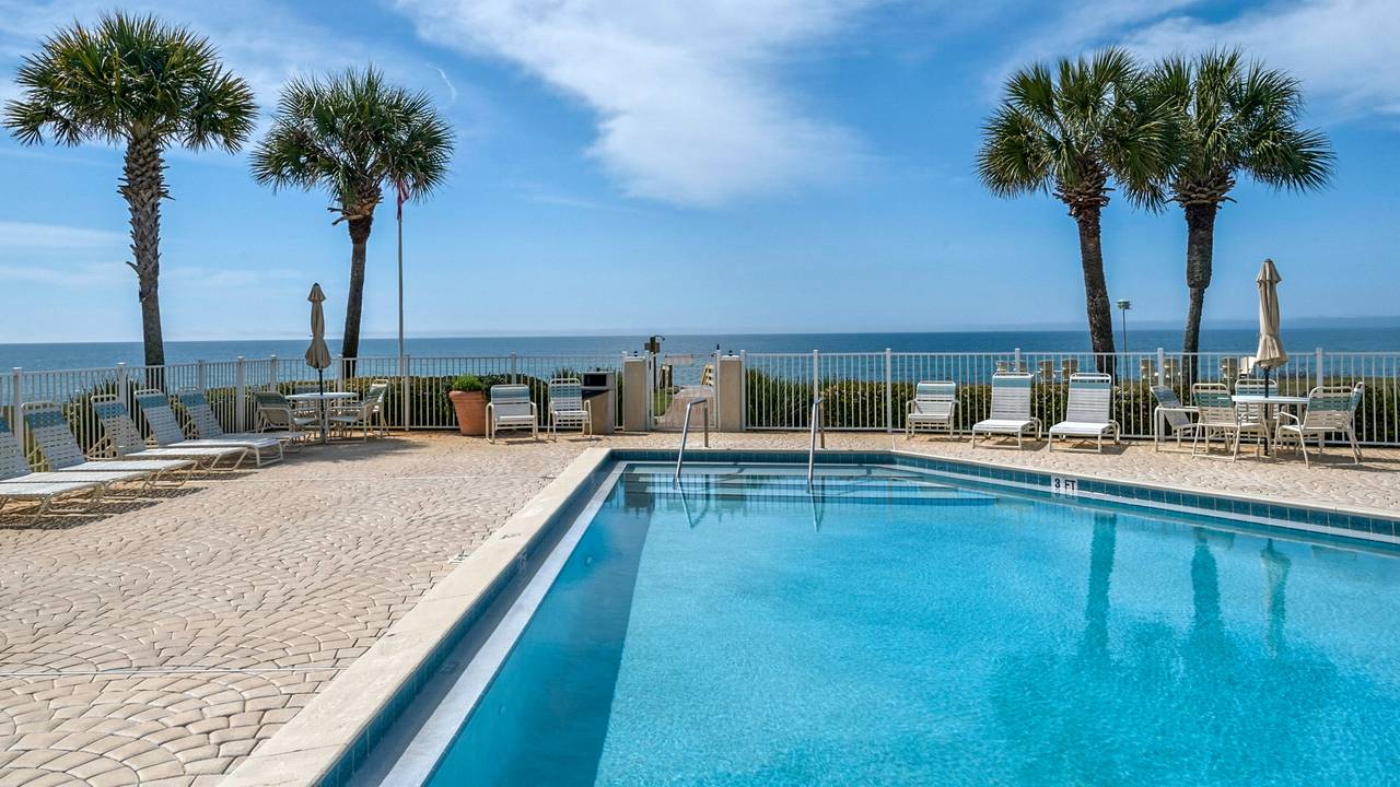 Sand Cliffs Grounds & Amenities Sand Cliffs Grounds & Amenities