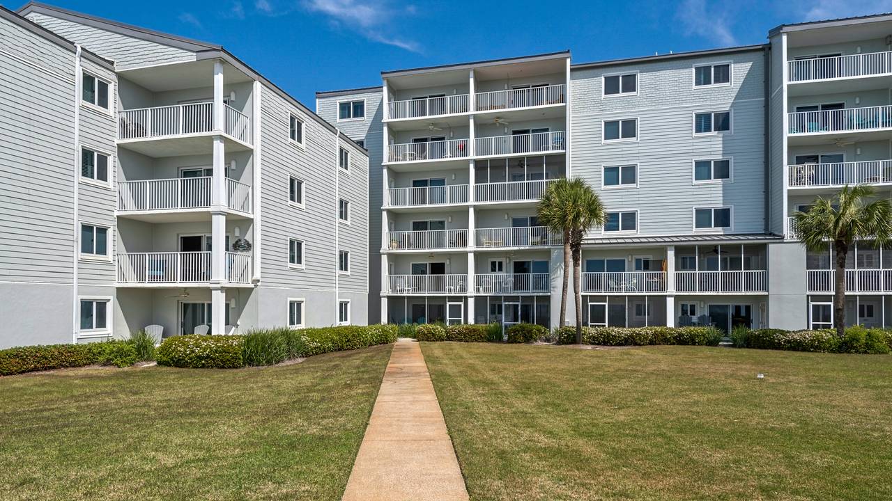 Sand Cliffs Grounds & Amenities Sand Cliffs Grounds & Amenities