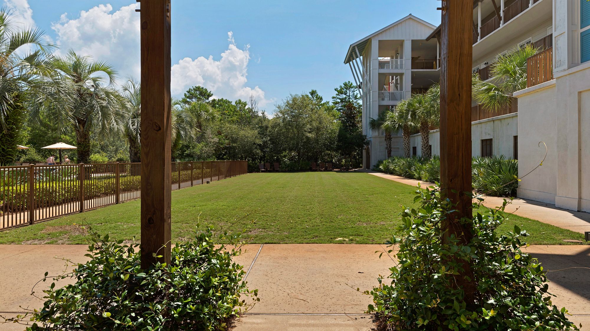 Redfish Village - Lawn area