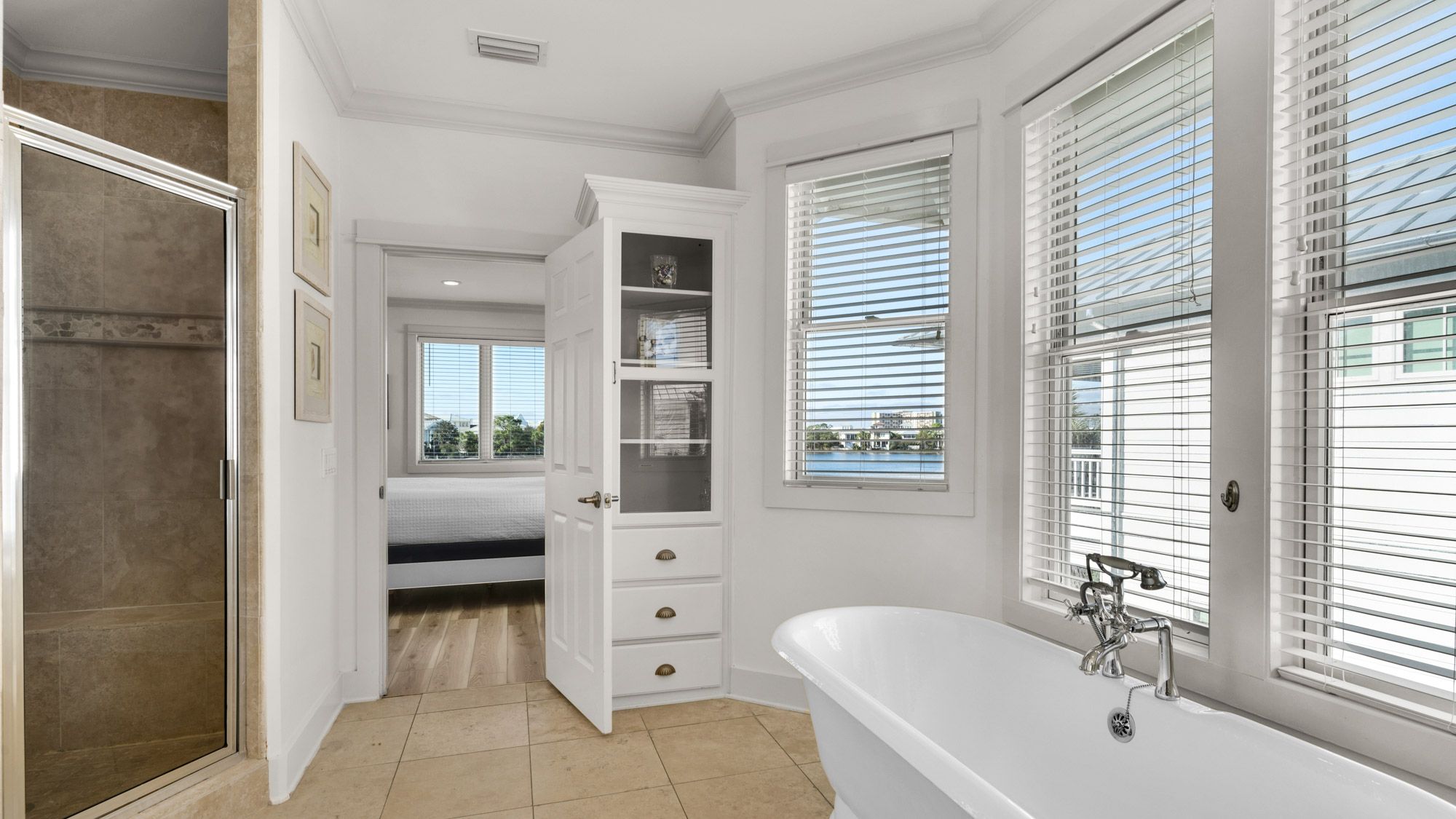 Vitamin Sea - 2nd Floor Bathroom