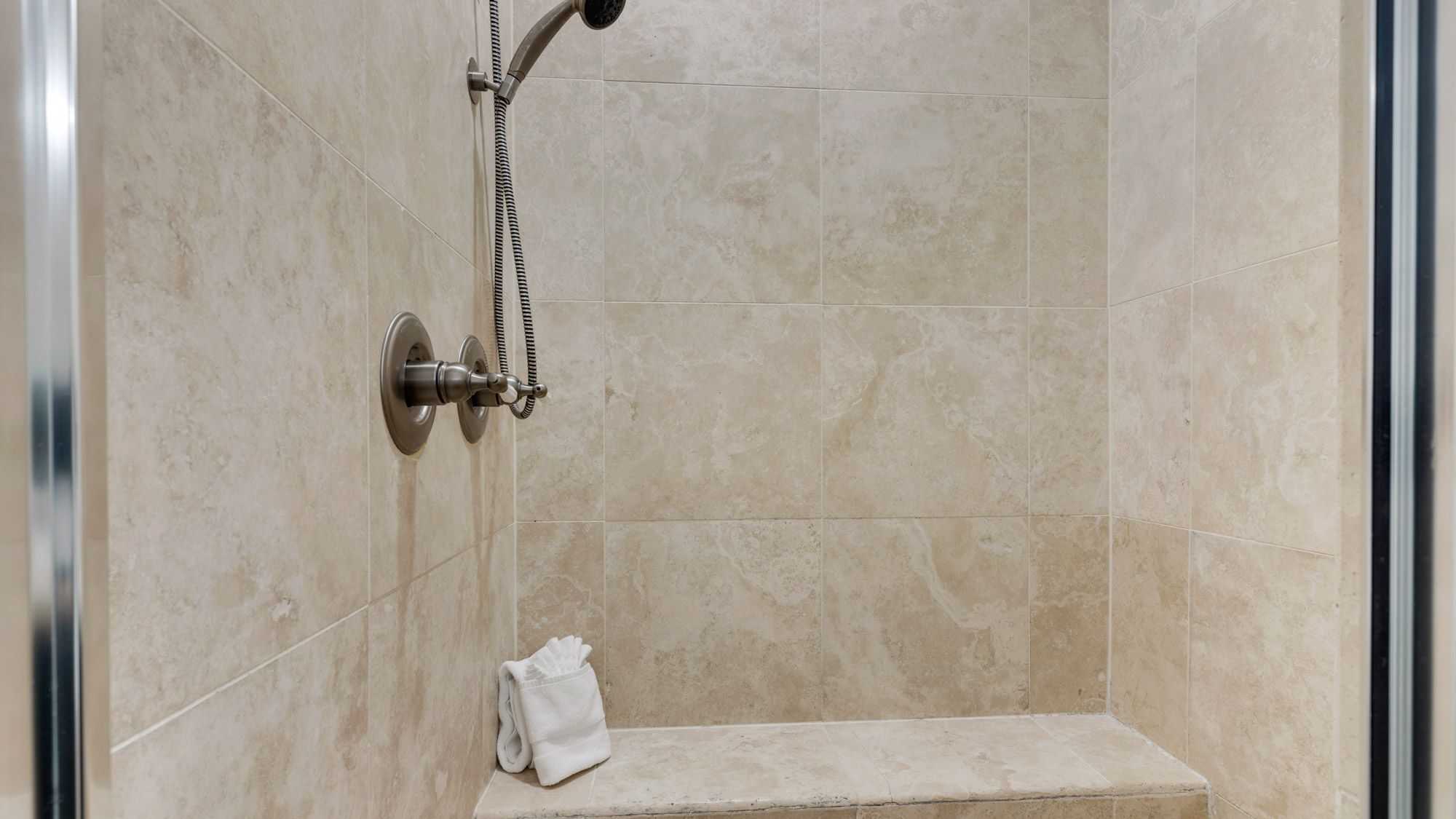 Vitamin Sea - 1st Floor Bathroom