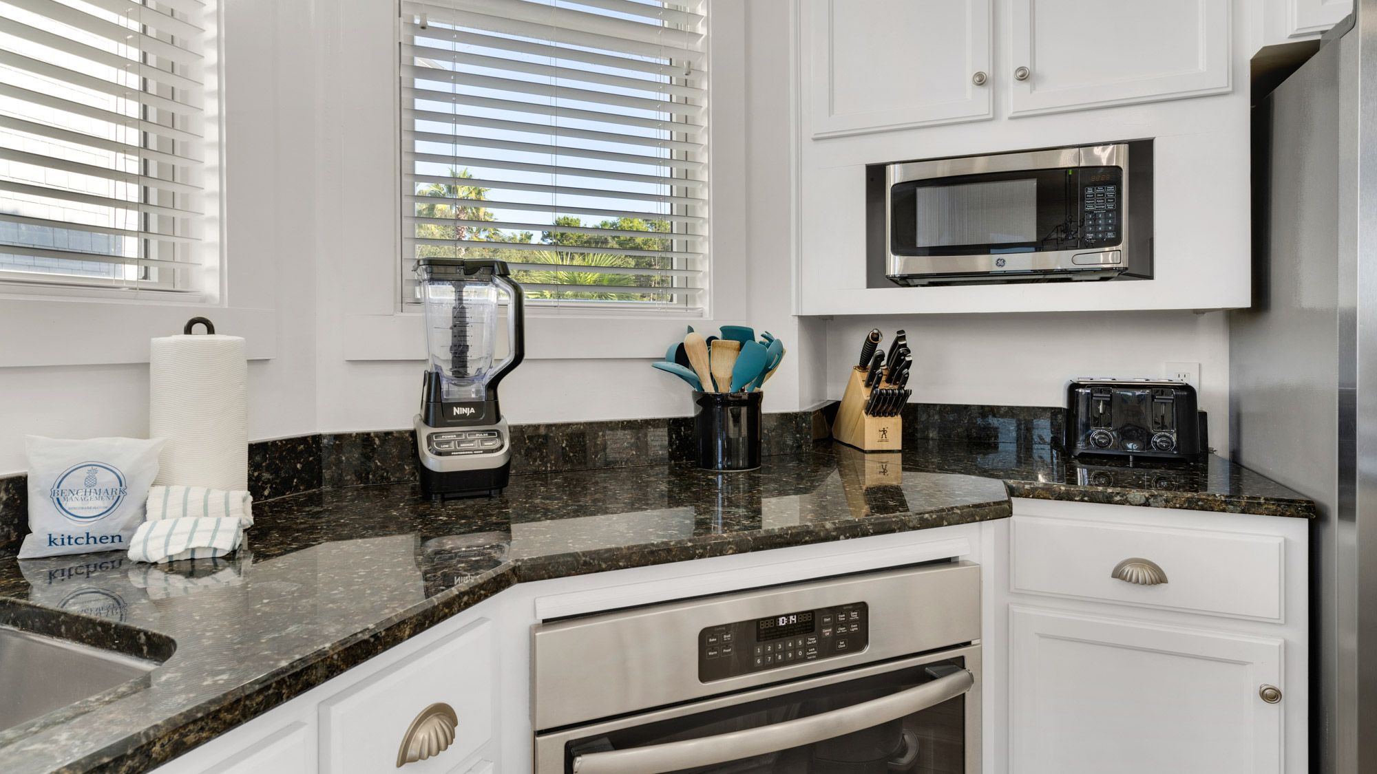 Vitamin Sea - Kitchen Area