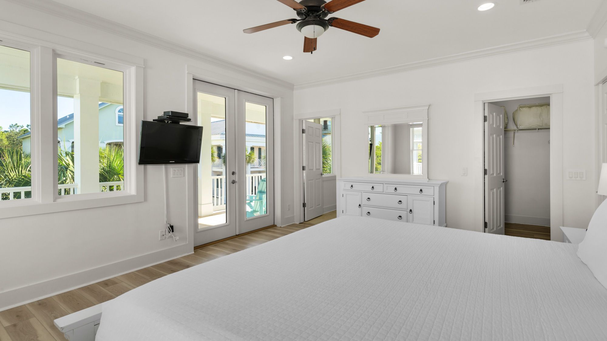 Vitamin Sea - 2nd Floor Bedroom