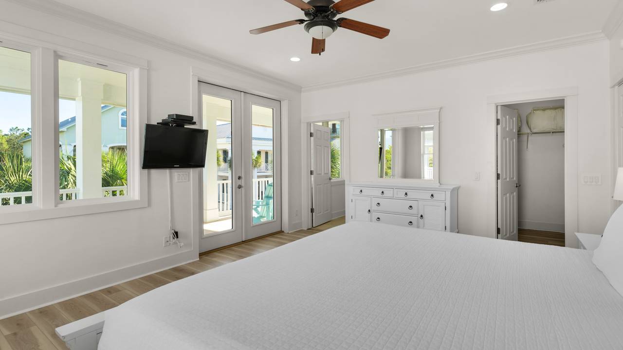 Vitamin Sea - 2nd Floor Bedroom Vitamin Sea - 2nd Floor Bedroom