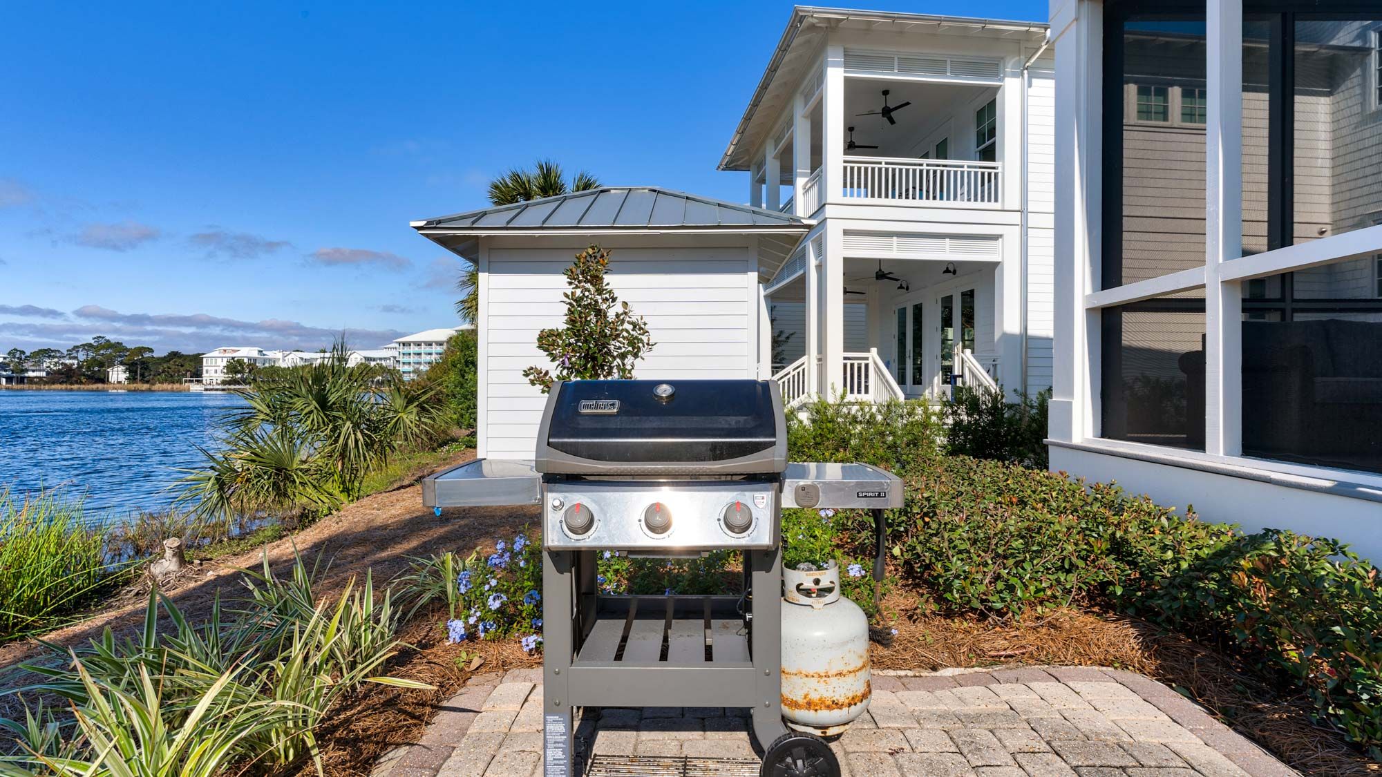 Vitamin Sea - Grill Area