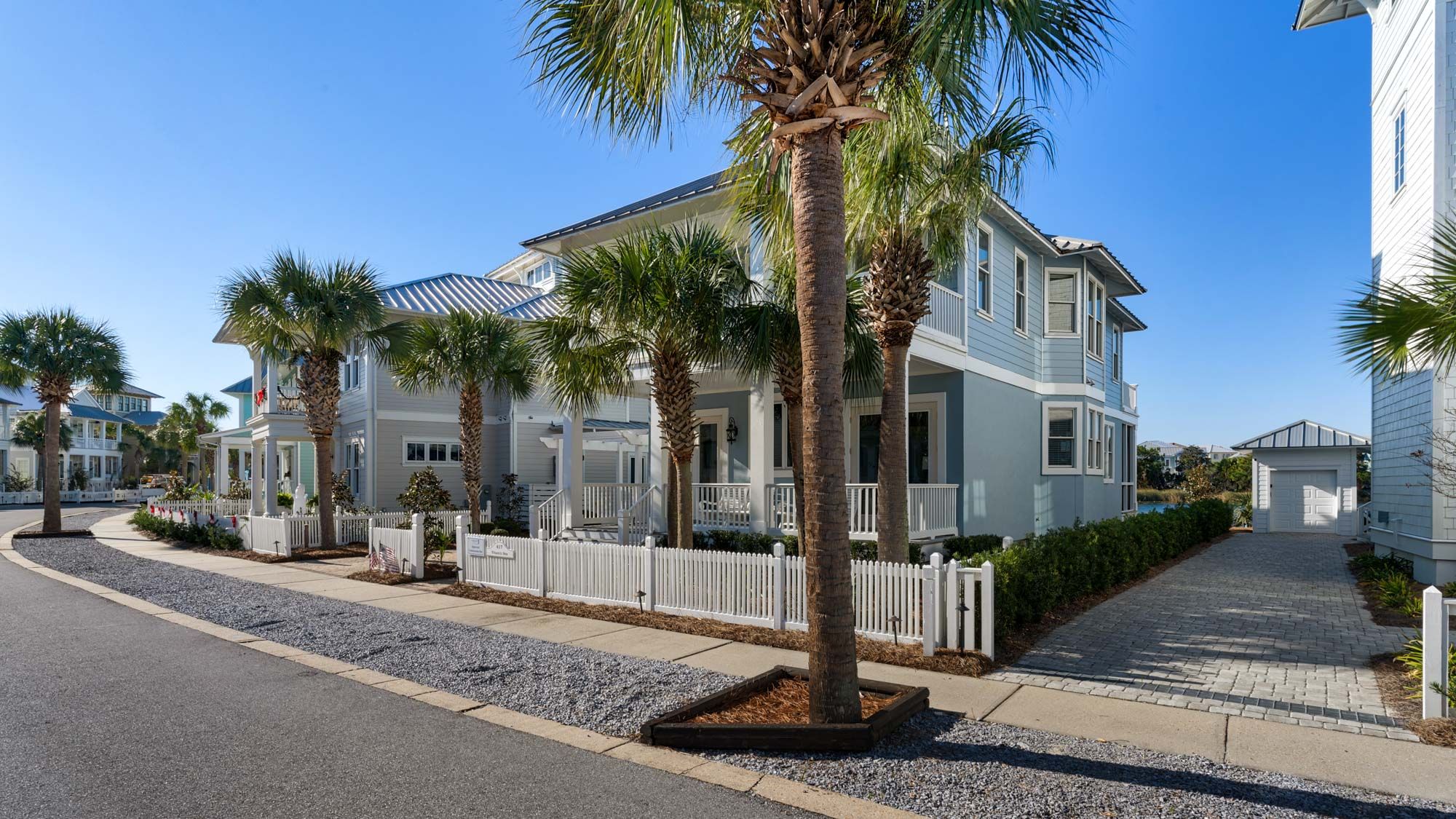 Vitamin Sea - Front House