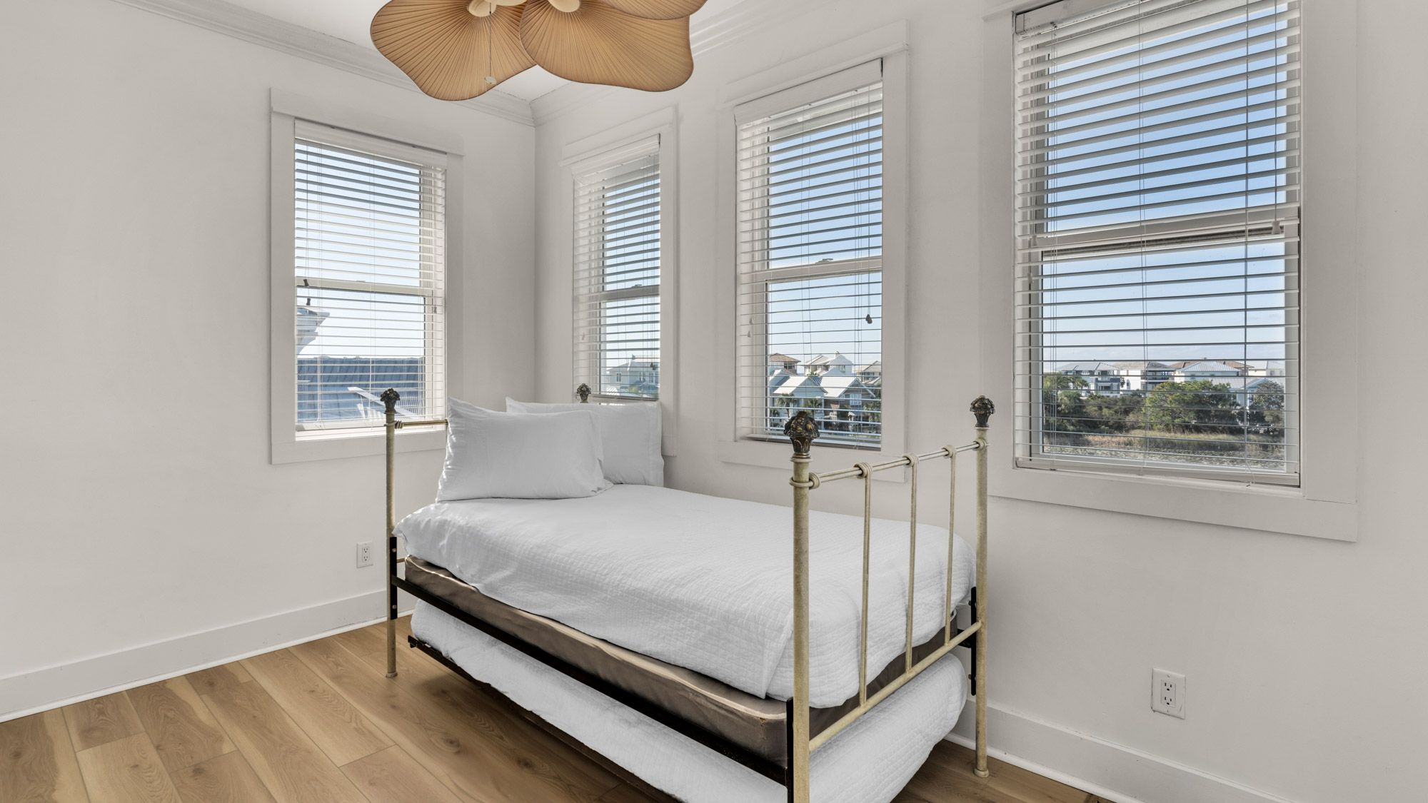 Vitamin Sea - Loft bed area