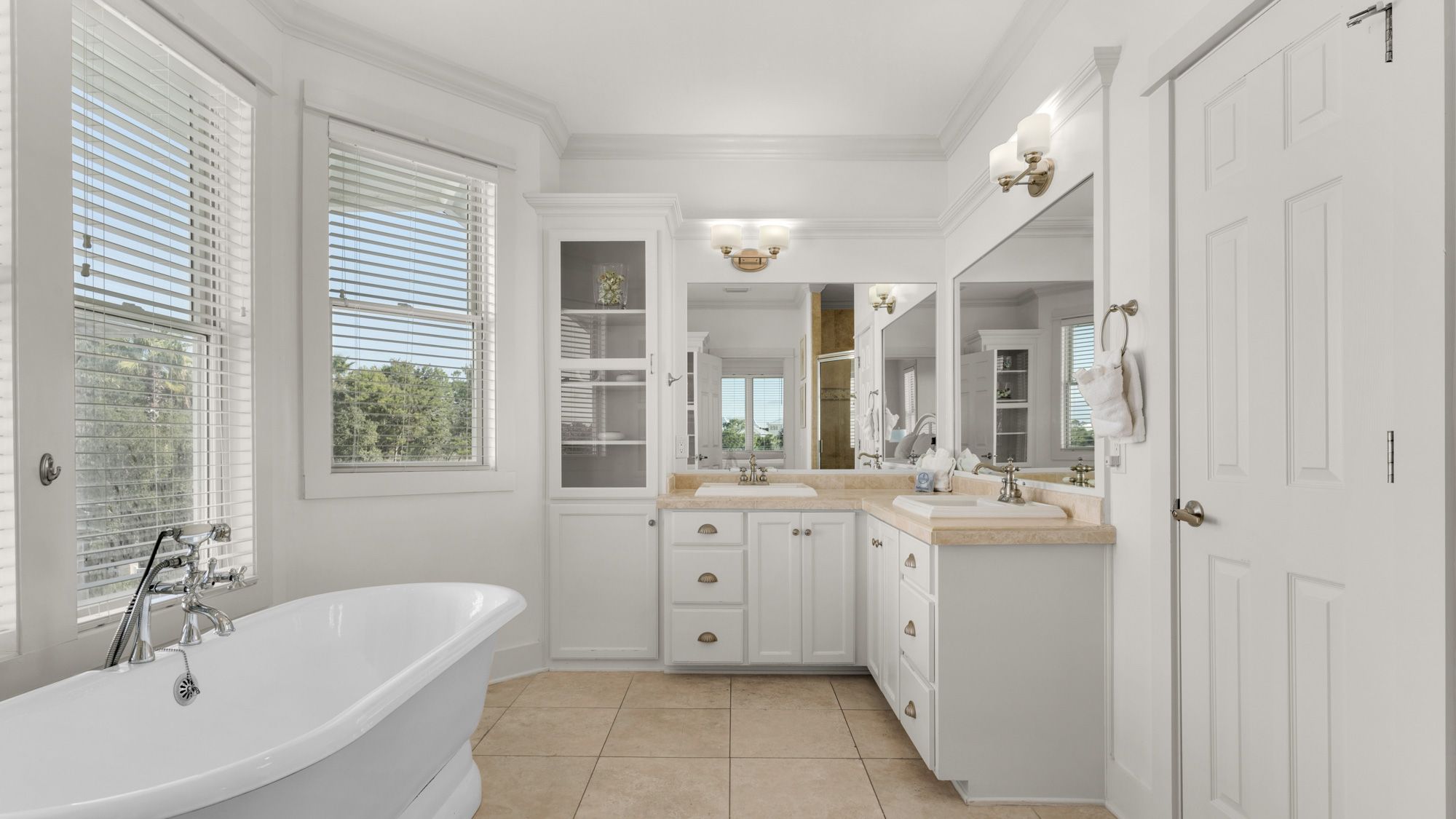 Vitamin Sea - 2nd Floor Bathroom