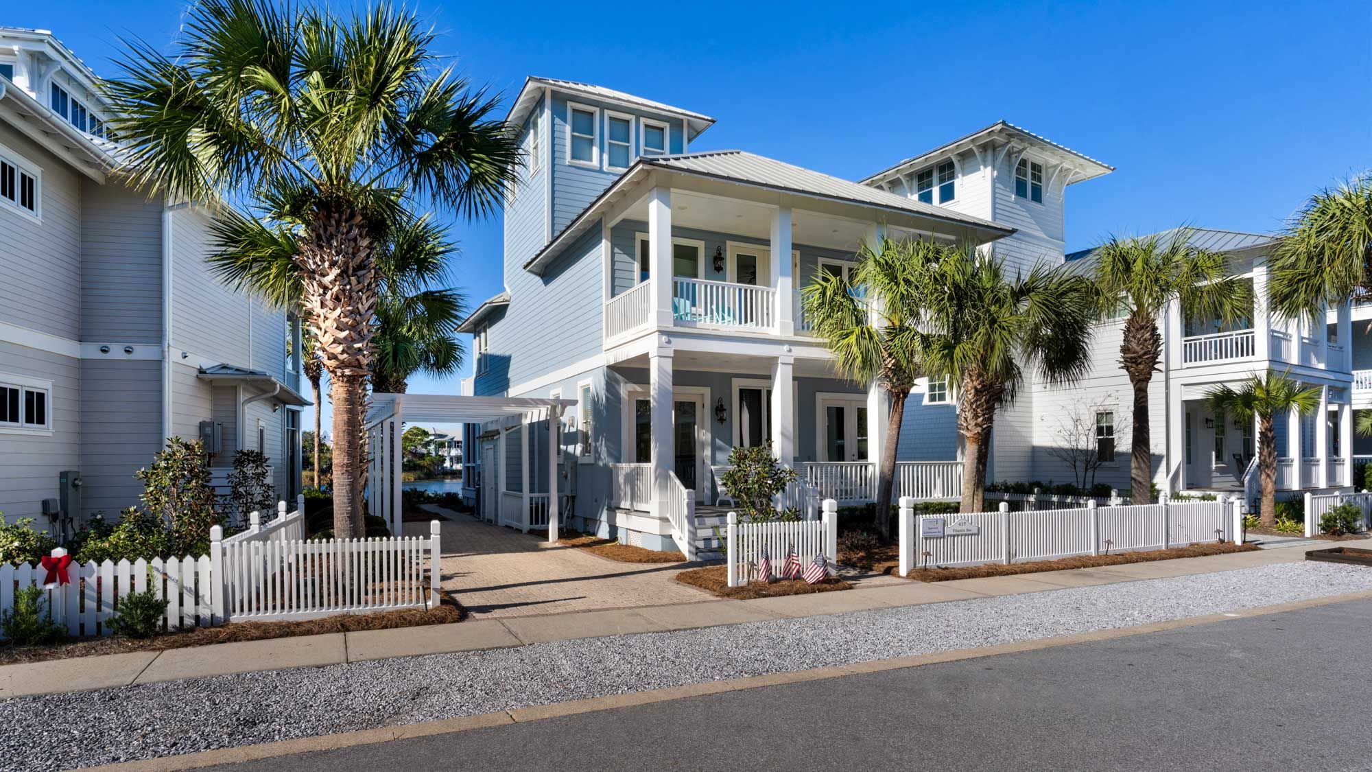 Vitamin Sea - Front House