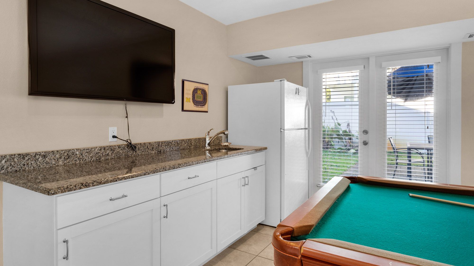 All Decked Out on 30A  - 1st Level Pool Table, TV, & Fridge