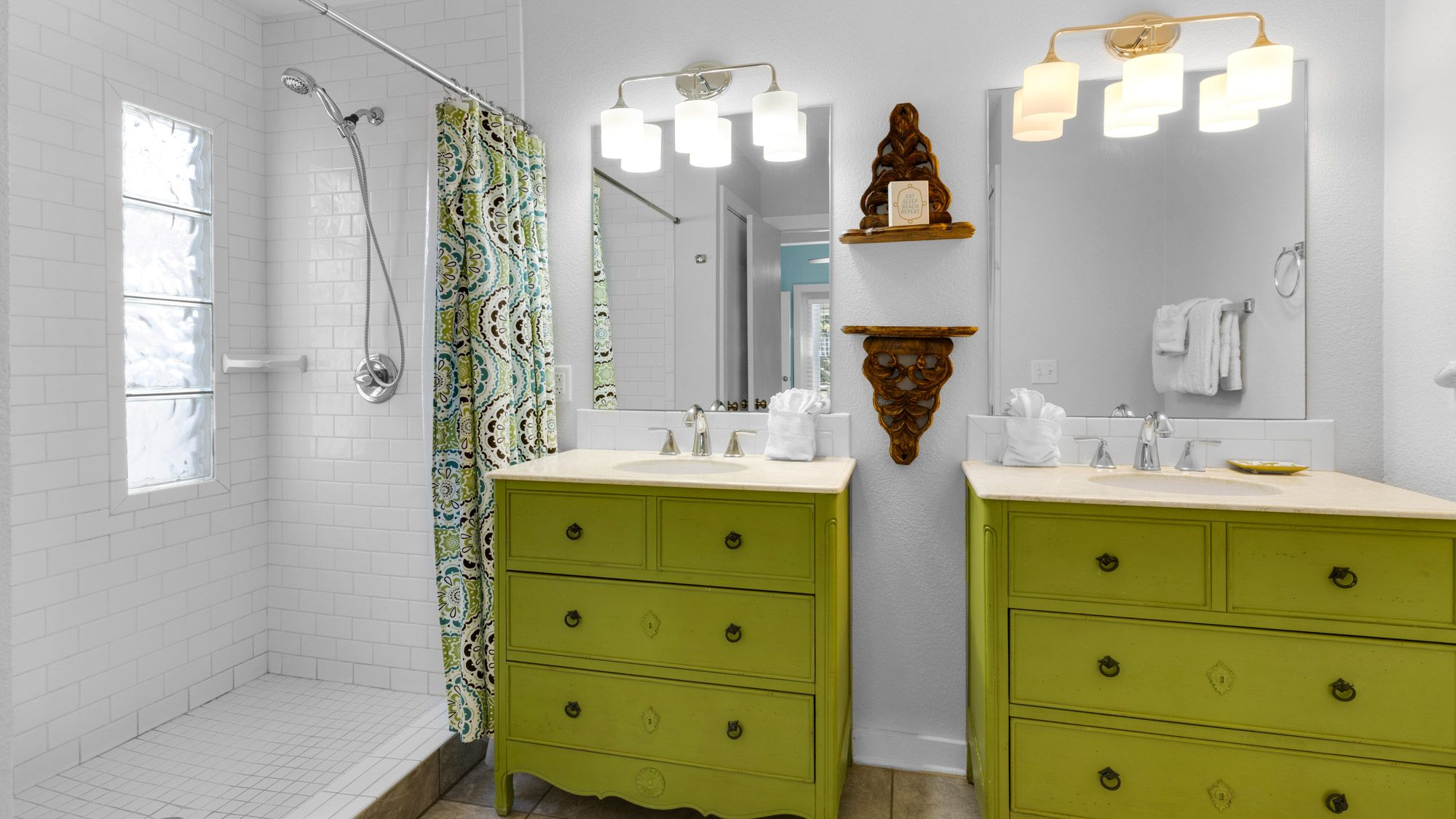 All Decked Out on 30A  - 1st Level Bathroom