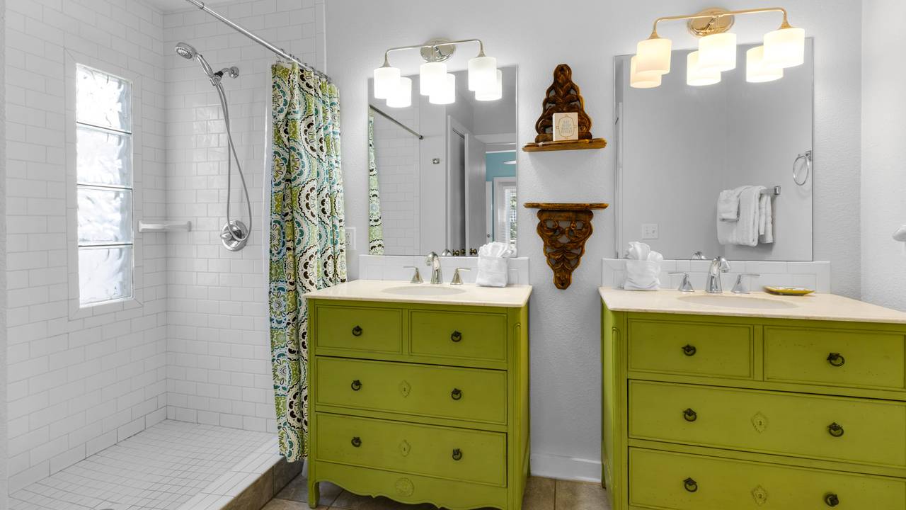 All Decked Out on 30A - 1st Level Bathroom All Decked Out on 30A - 1st Level Bathroom