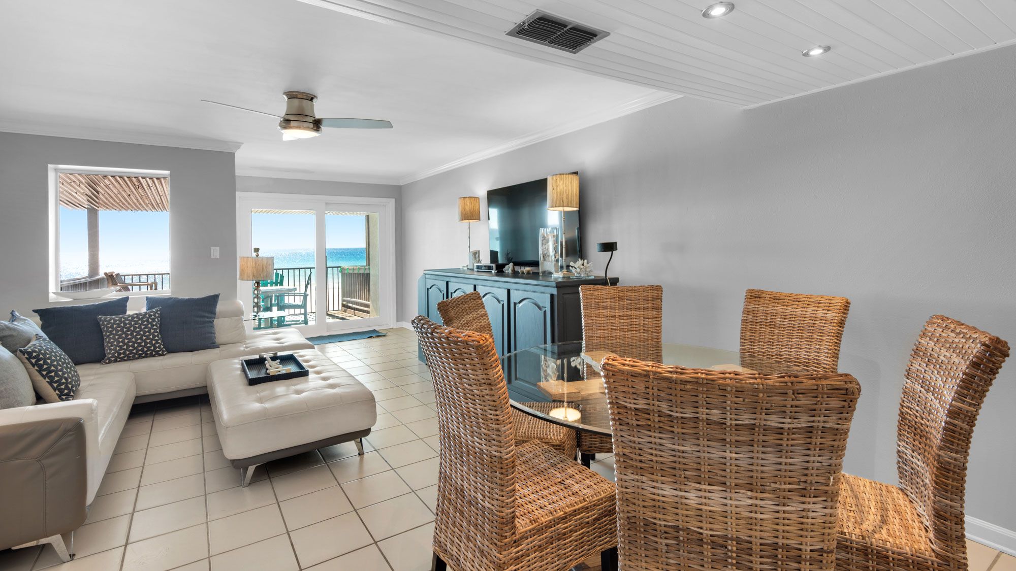 Costa Del Sol C1 - Dining into Living Area