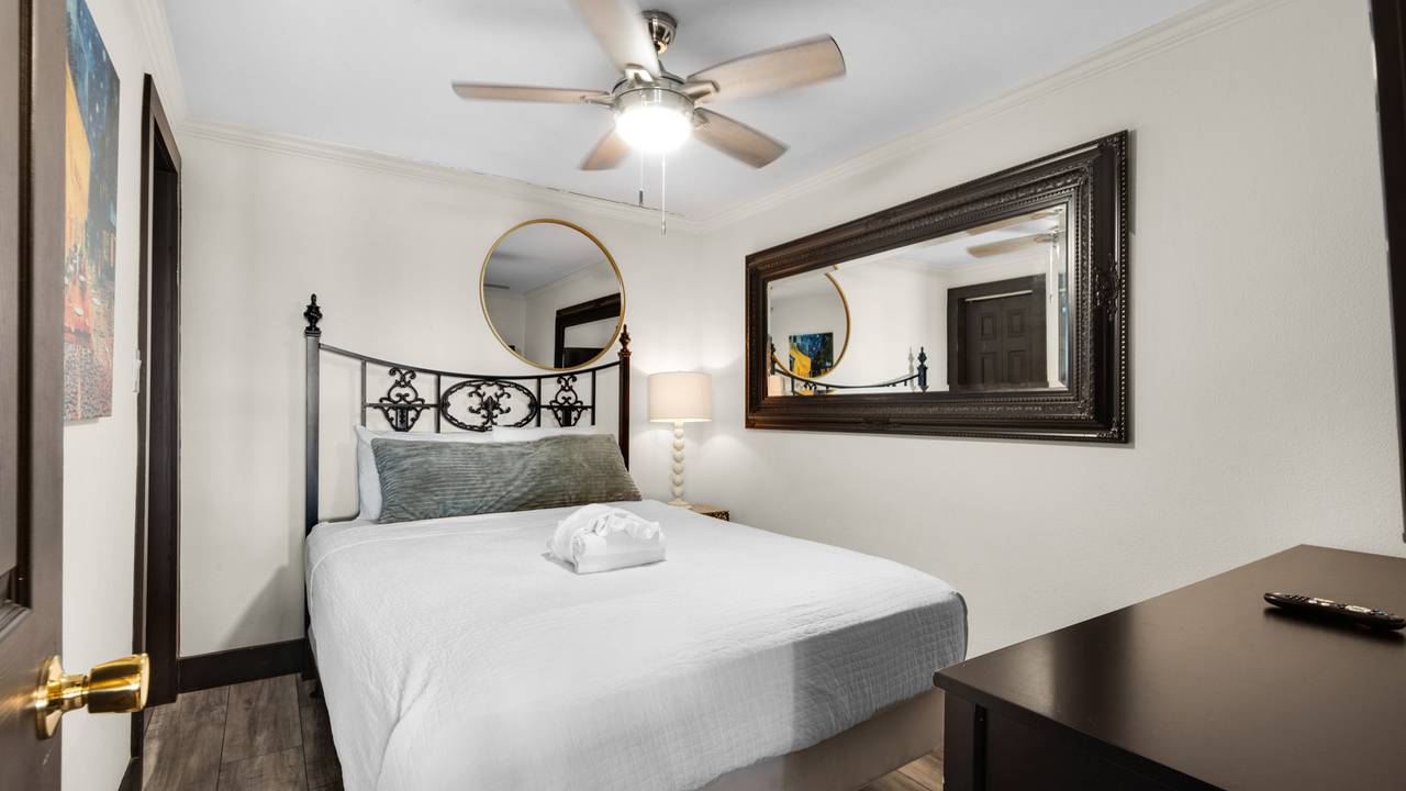 Costa Del Sol C1 - Ground Level Queen Bedroom Costa Del Sol C1 - Ground Level Queen Bedroom