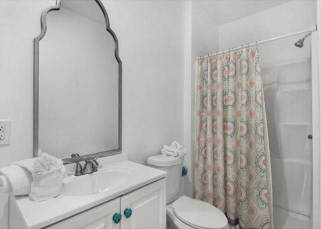 Palm Sounds Ground Level Bathroom