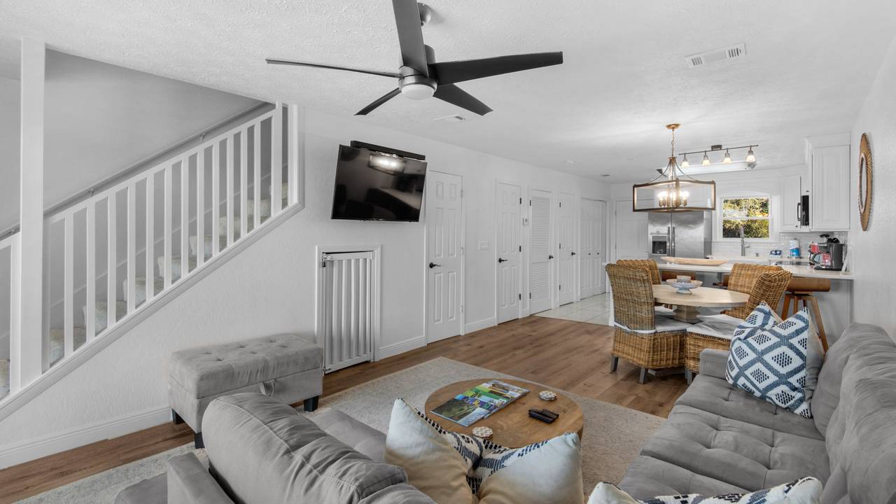 Palm Sounds 1st Level - Living Area Palm Sounds 1st Level - Living Area