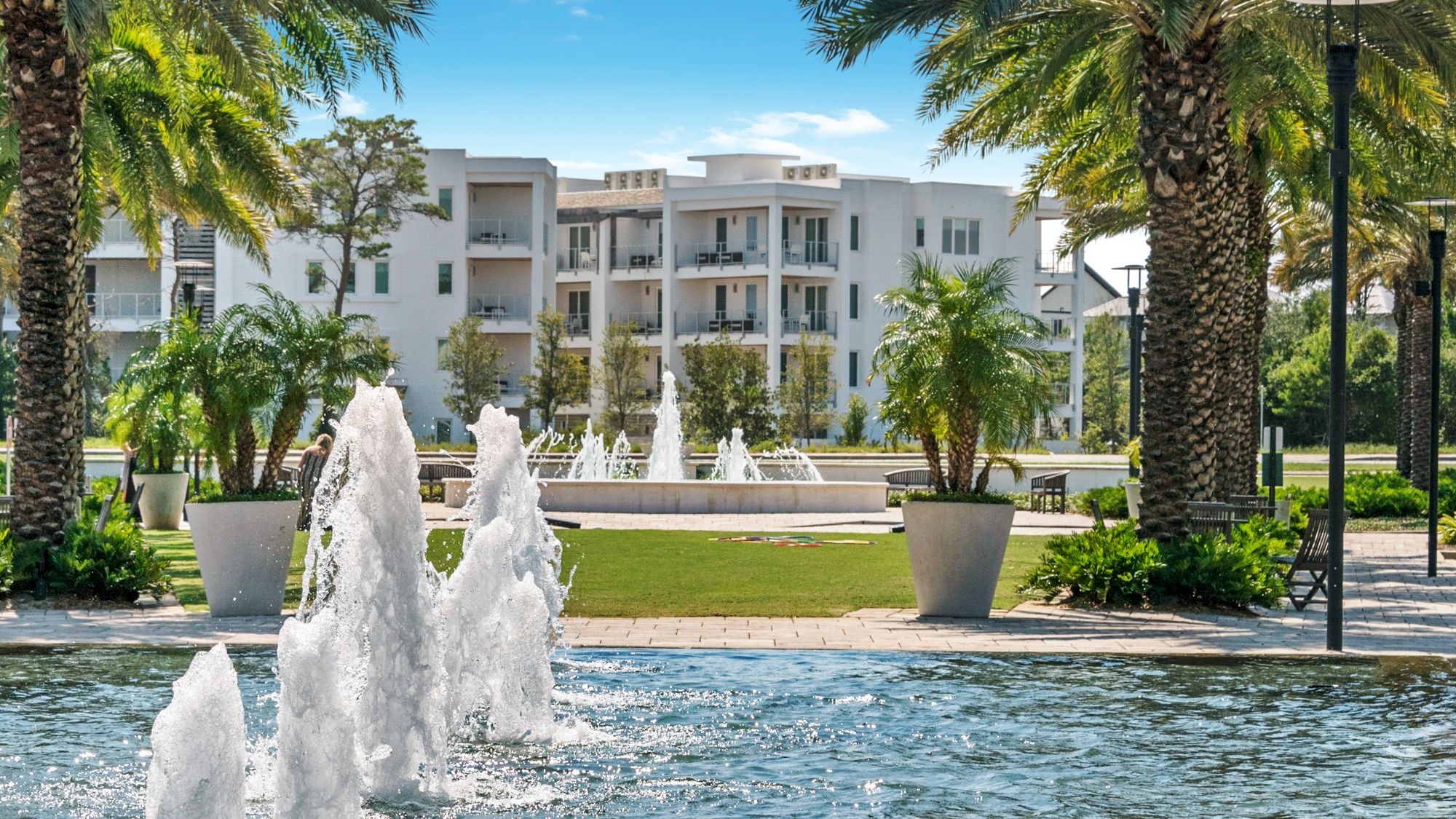 30Avenue Grounds & Amenities