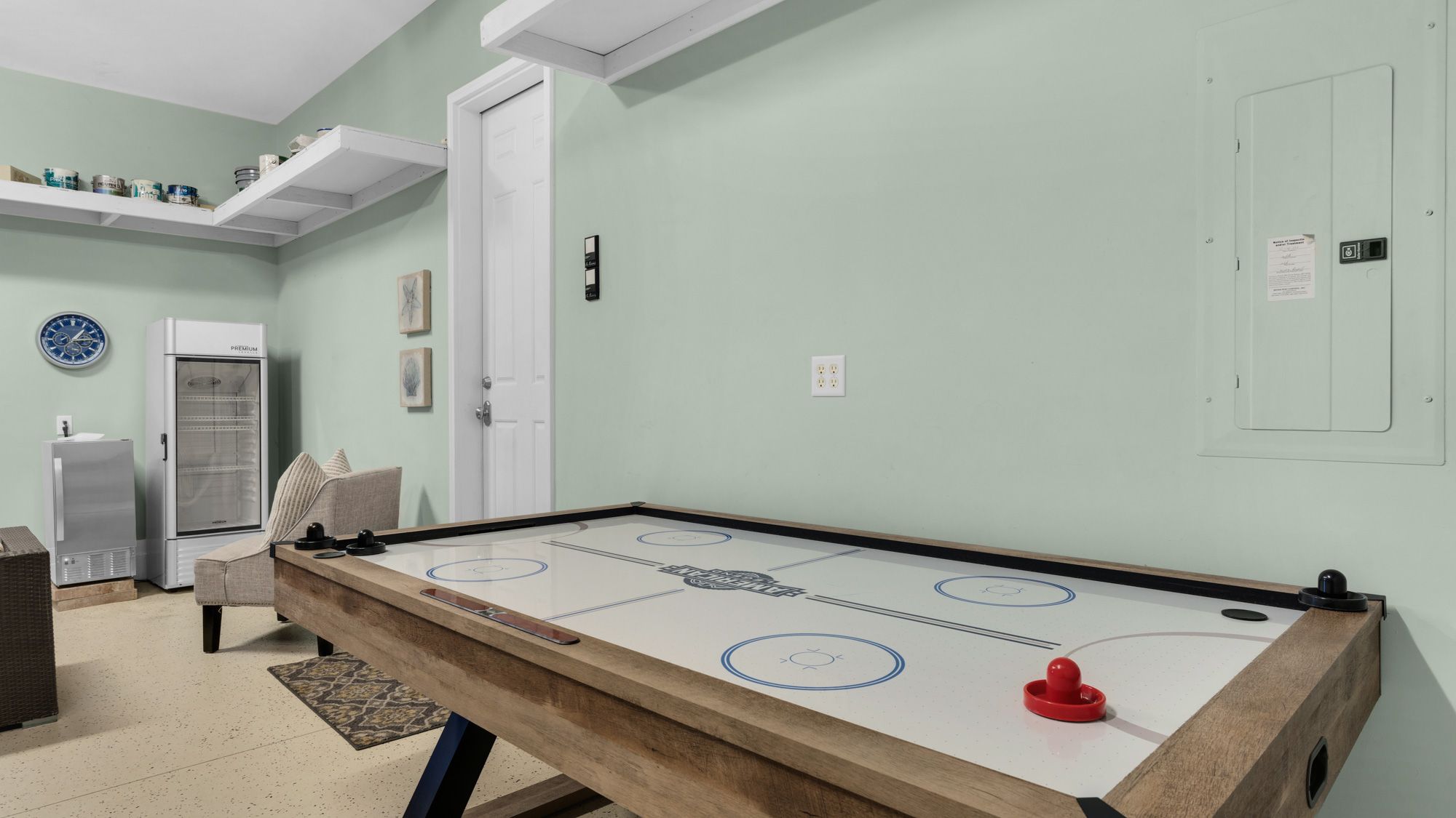 448 Beach Bike Way - Air hockey table