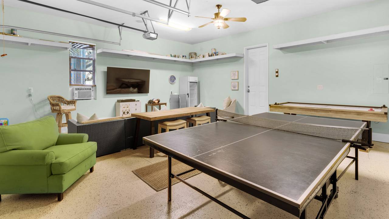 448 Beach Bike Way - Ping pong table 448 Beach Bike Way - Ping pong table