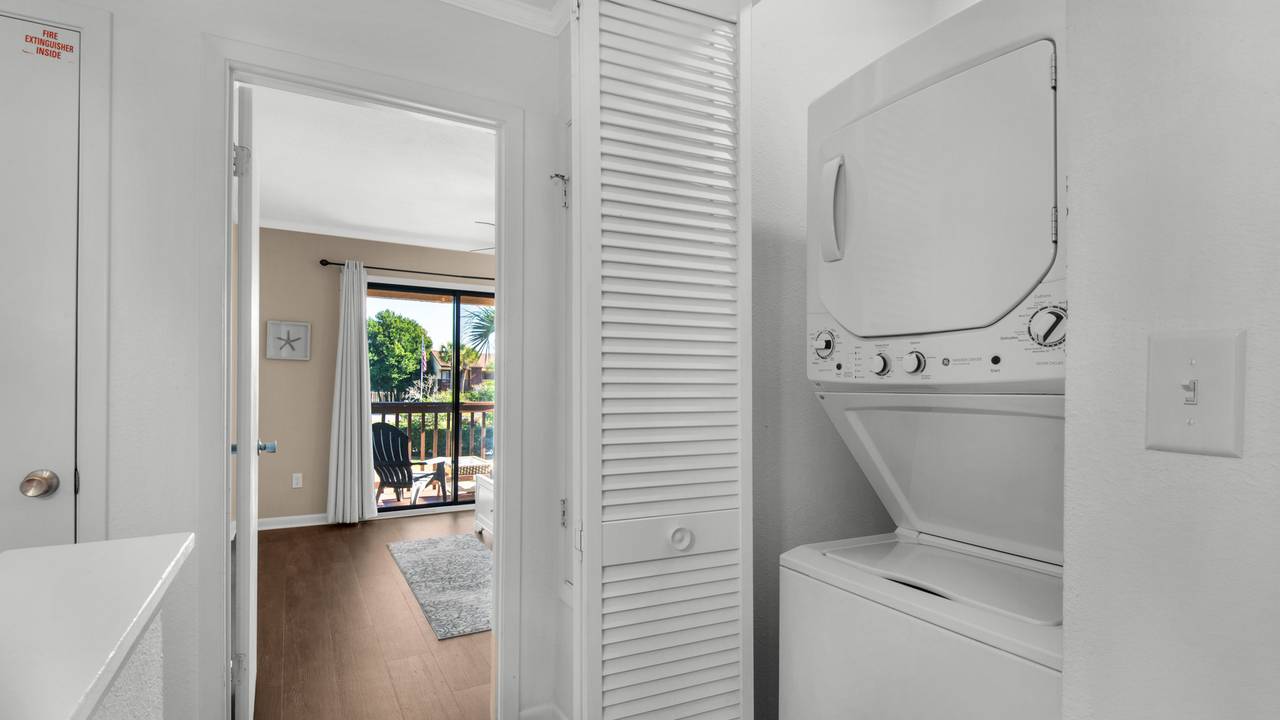 Beachwalk 18E - Washer & Dryer Beachwalk 18E - Washer & Dryer