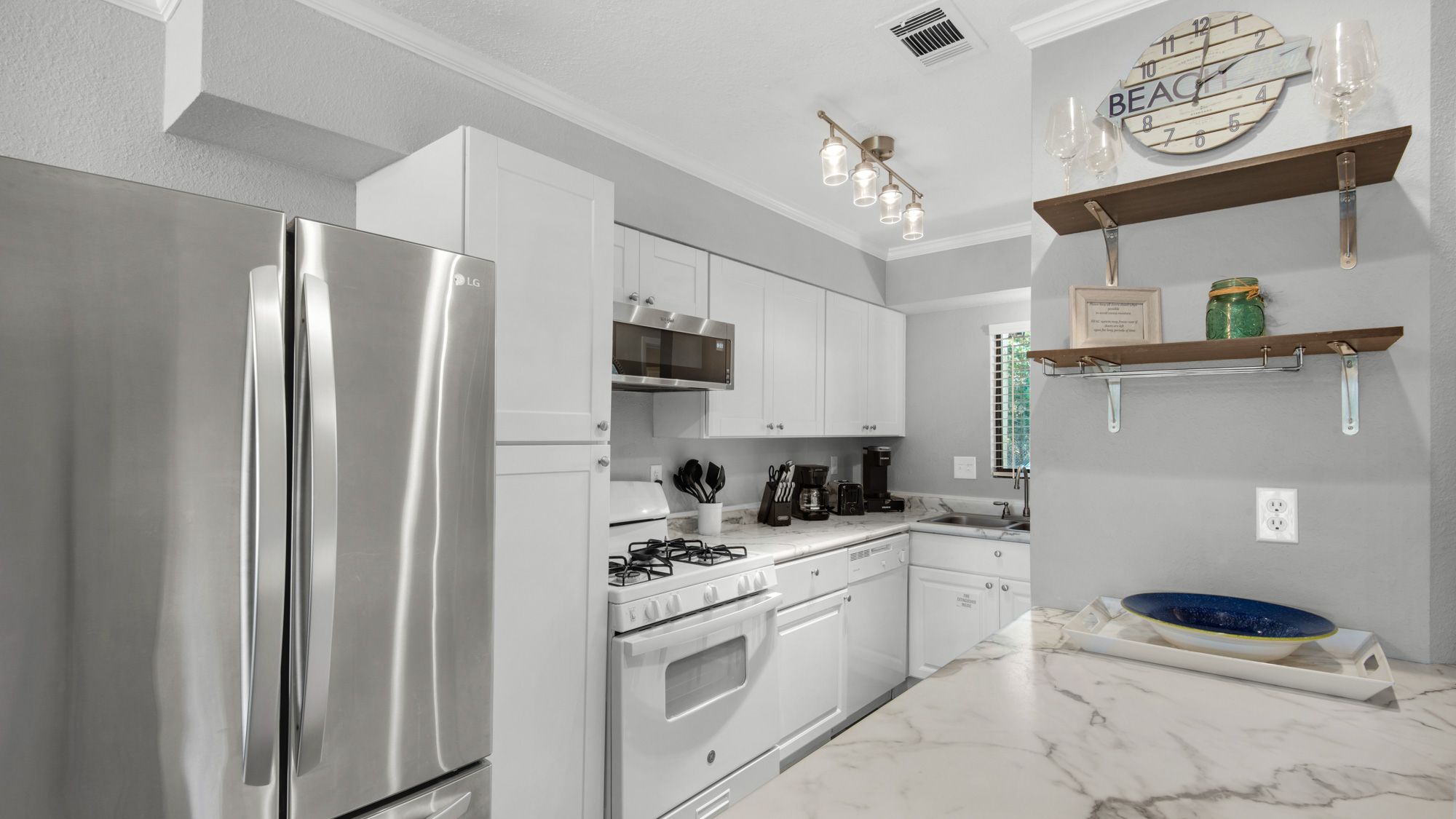 Beachwalk 18E - Kitchen Area