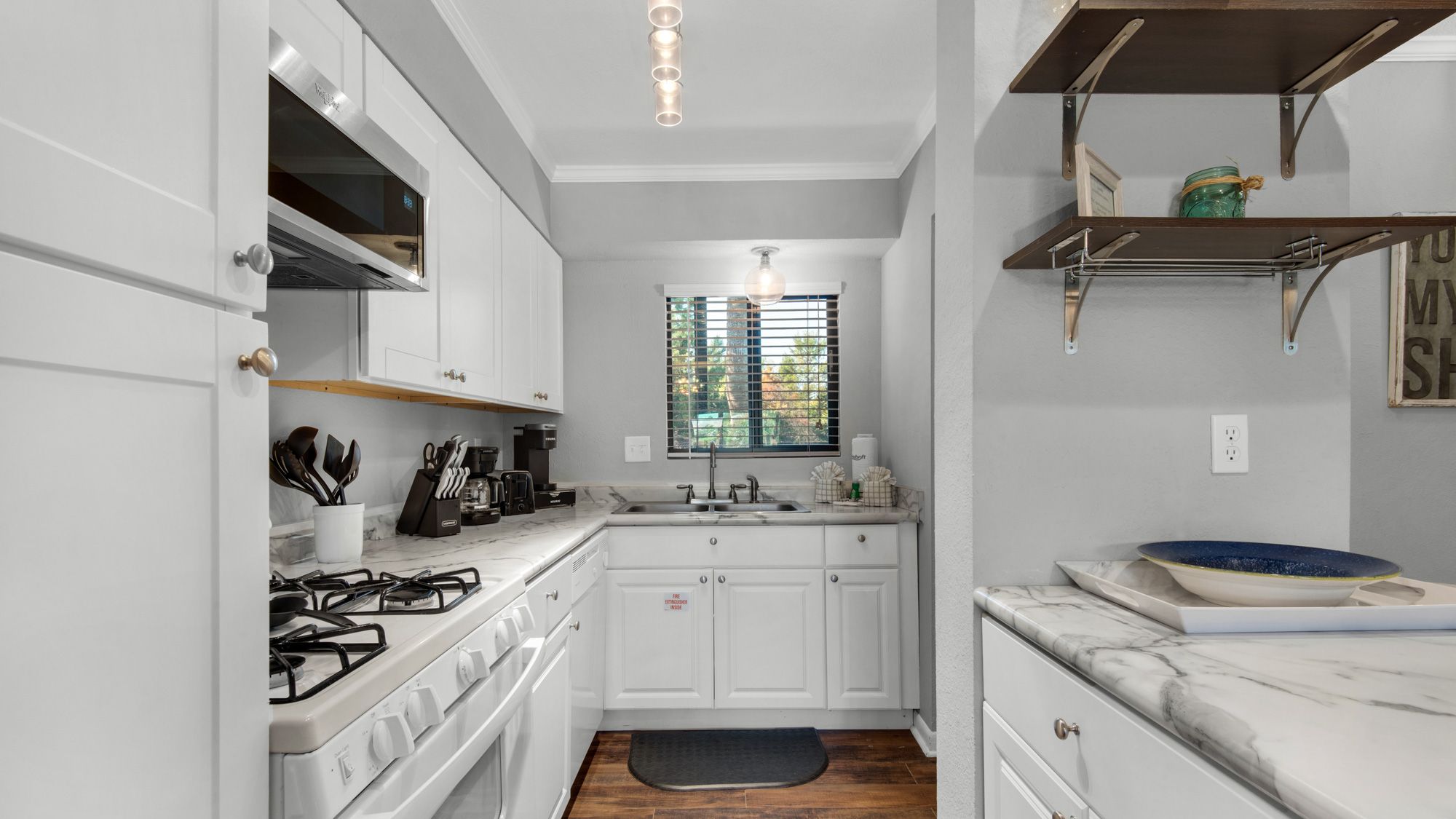 Beachwalk 18E - Kitchen Area