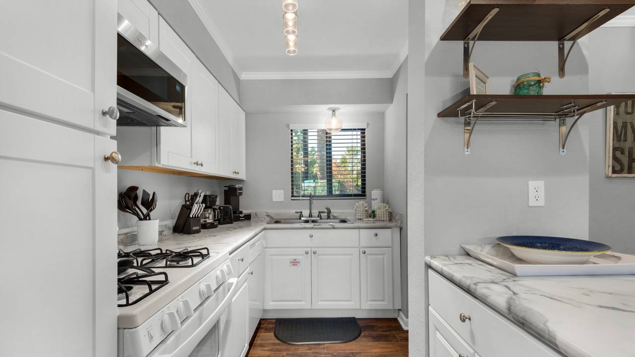 Beachwalk 18E - Kitchen Area Beachwalk 18E - Kitchen Area