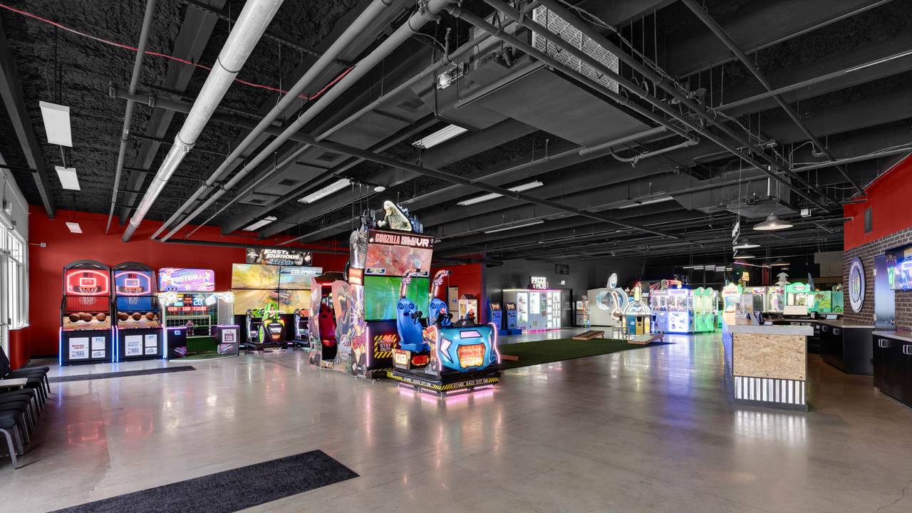 810 Bowling Alley & Arcade 810 Bowling Alley & Arcade