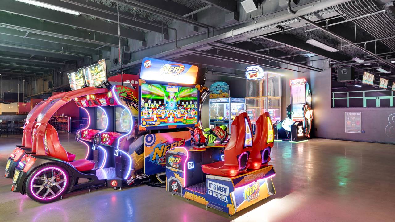 810 Bowling Alley & Arcade 810 Bowling Alley & Arcade