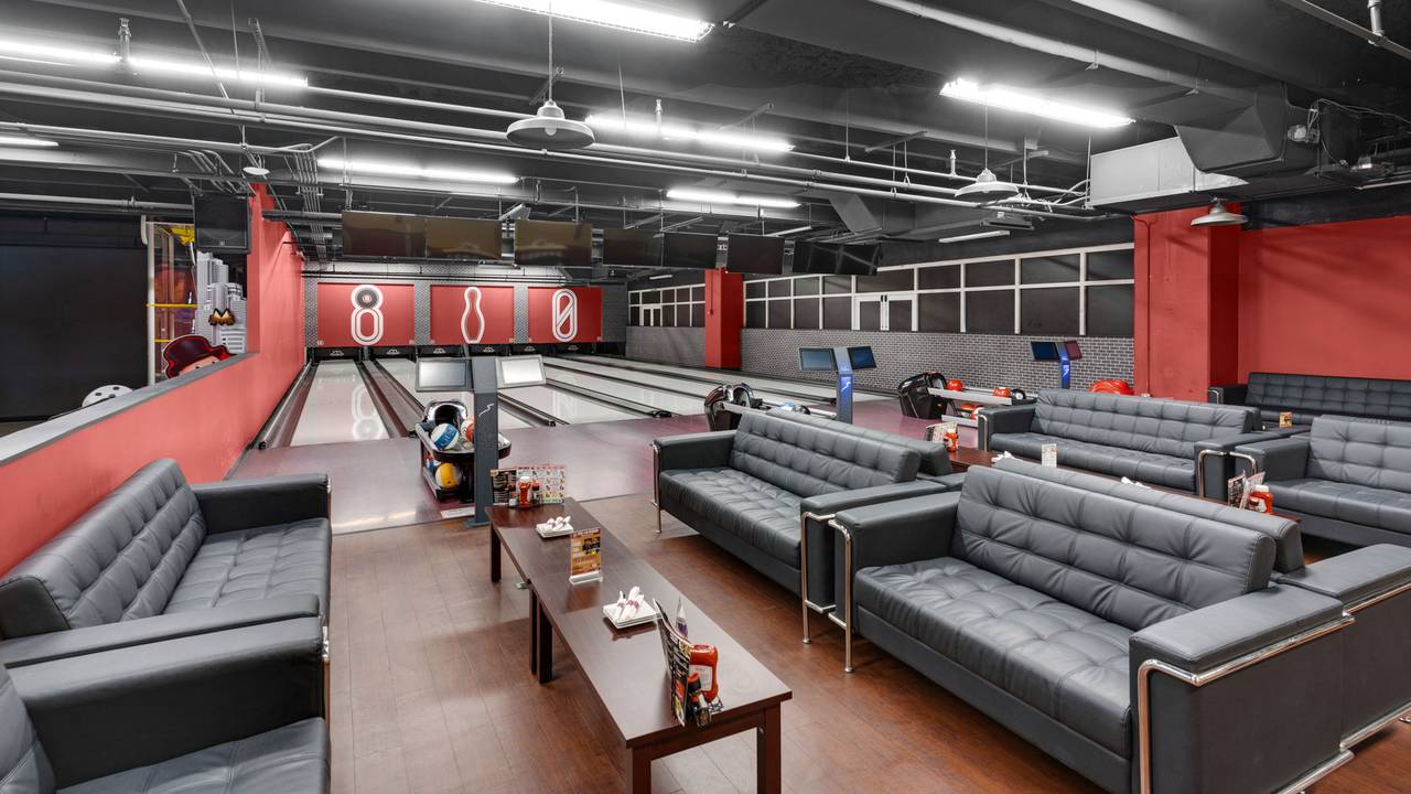 810 Bowling Alley & Arcade 810 Bowling Alley & Arcade