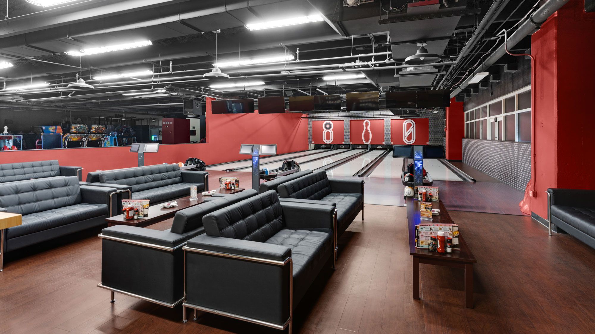 810 Bowling Alley & Arcade