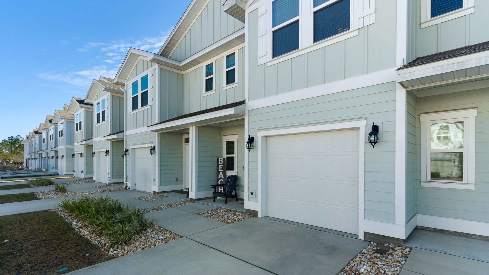 Rae of Sunshine - Exterior