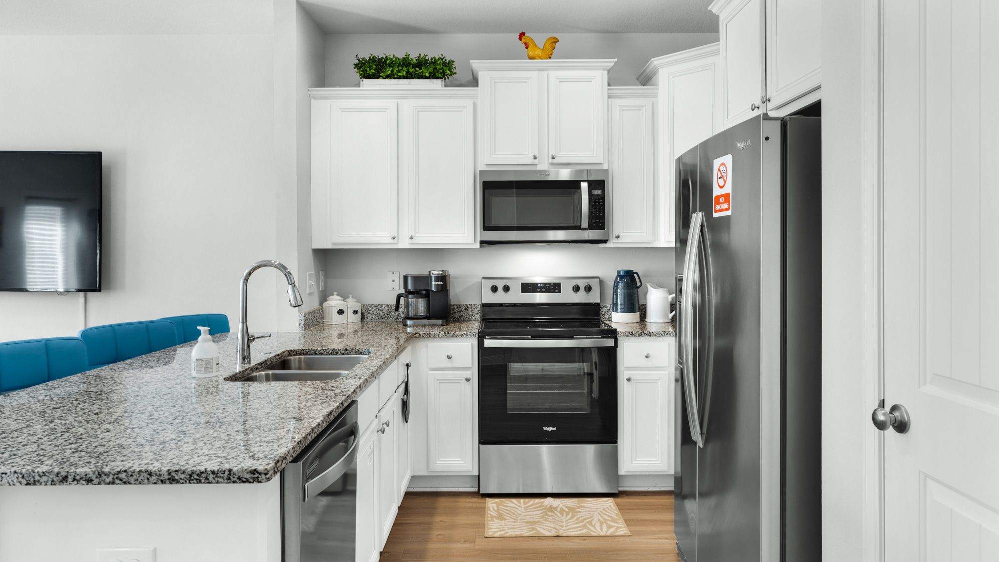 Rae of Sunshine - Kitchen Area