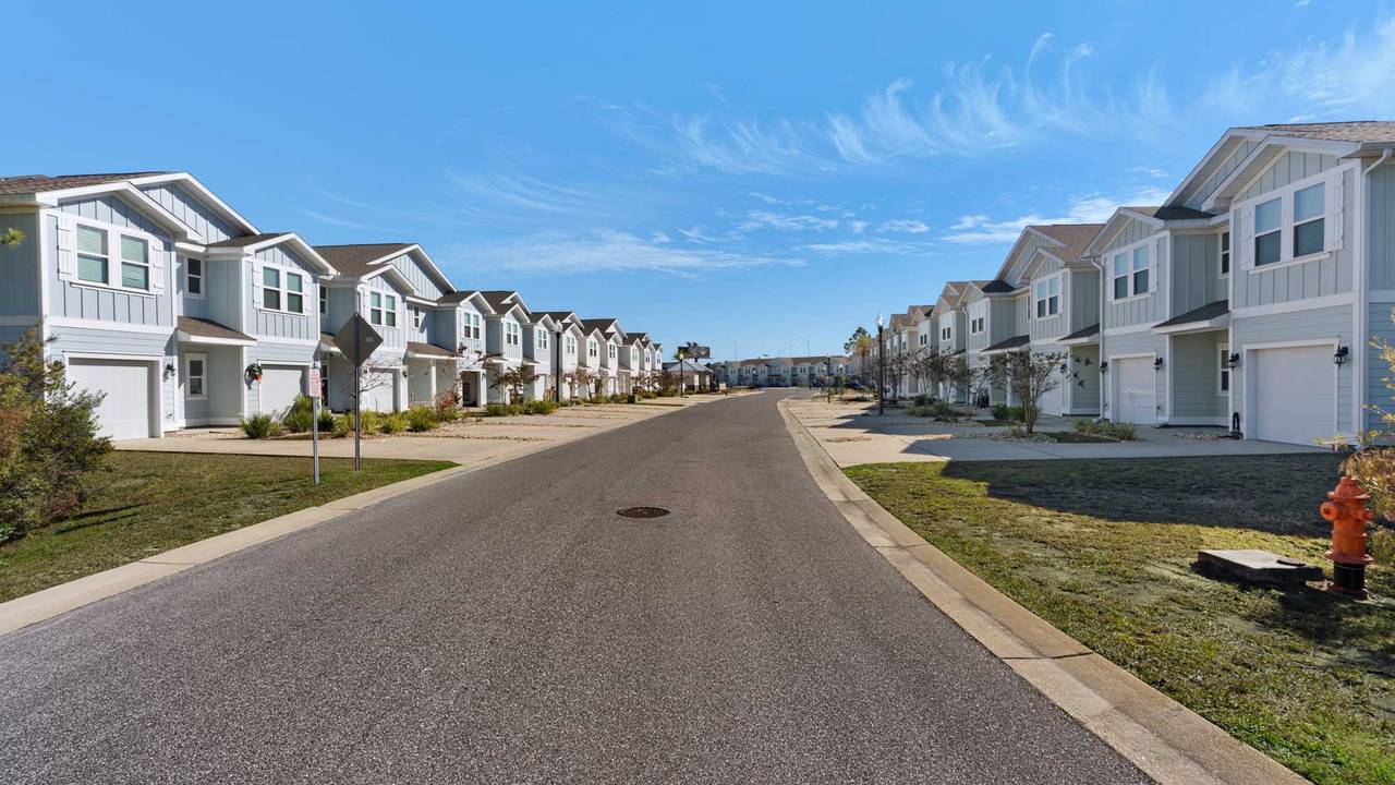 Hathaway Townhomes Grounds & Amenities Hathaway Townhomes Grounds & Amenities