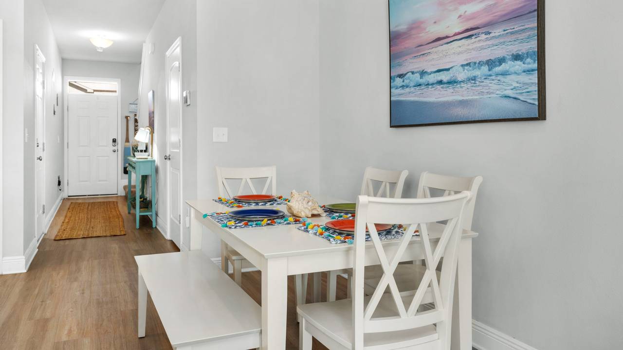 Rae of Sunshine - Dining Area Rae of Sunshine - Dining Area