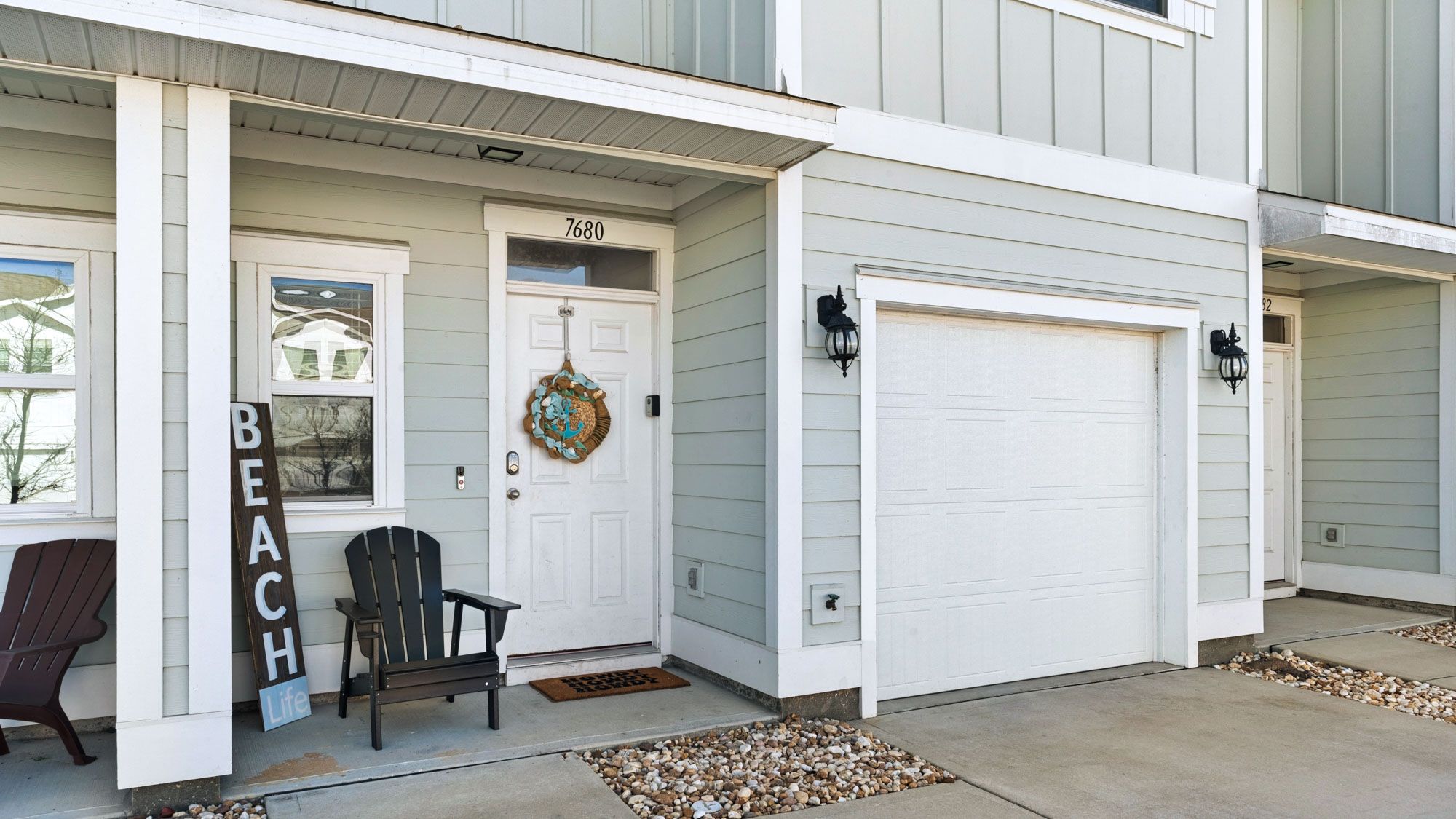 Rae of Sunshine - Exterior