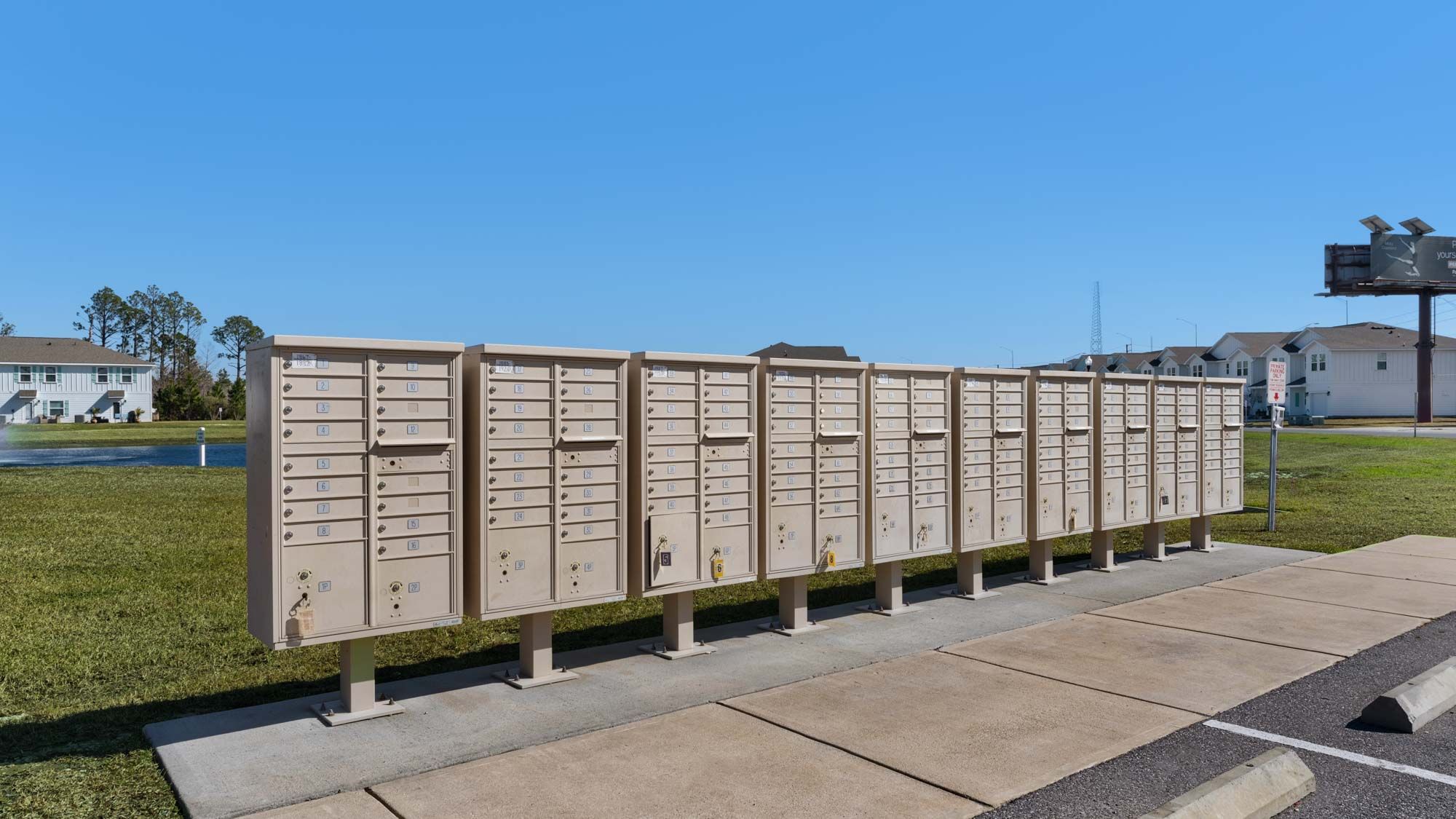 Hathaway Townhomes Grounds & Amenities