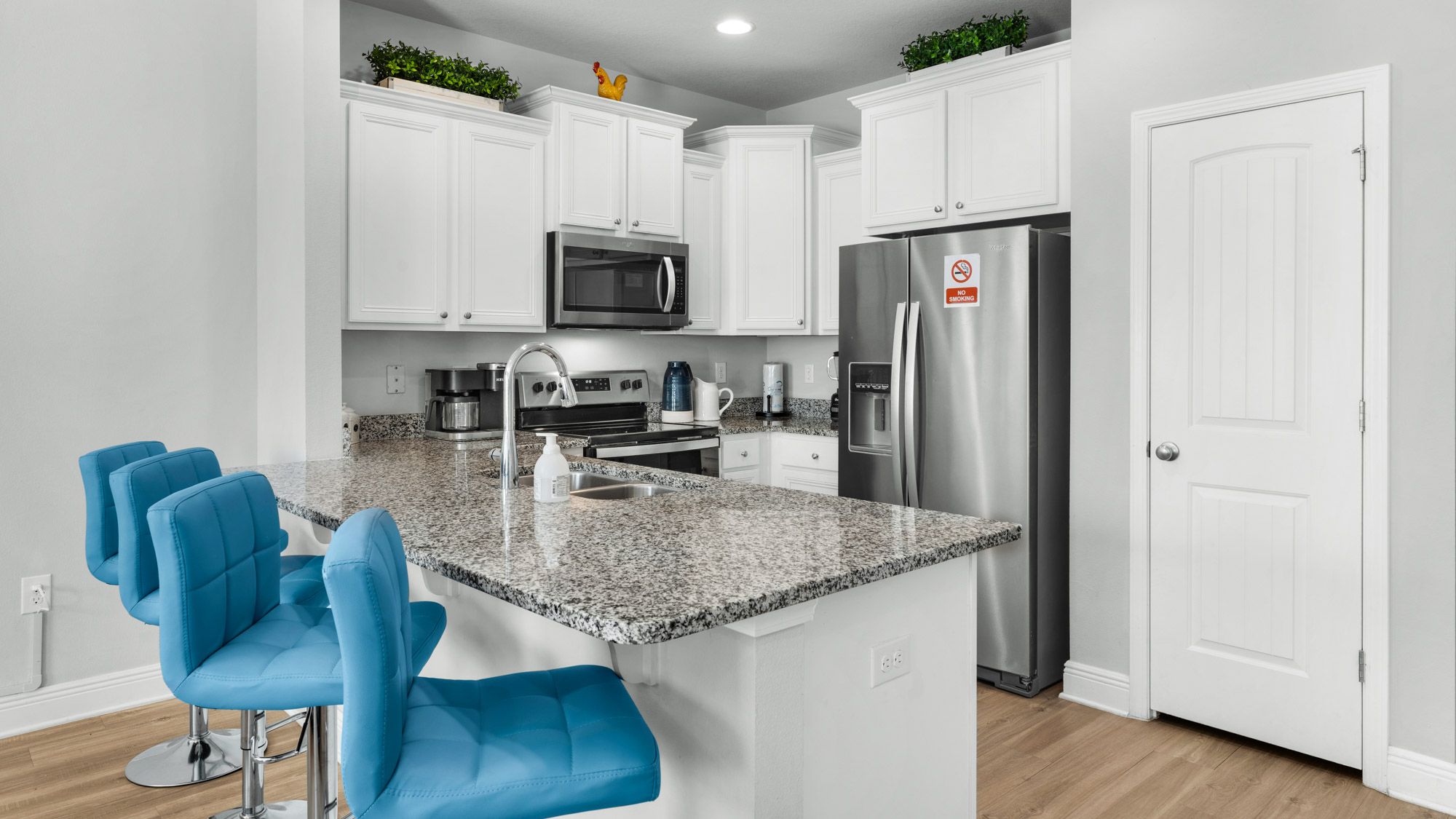 Rae of Sunshine - Kitchen Area