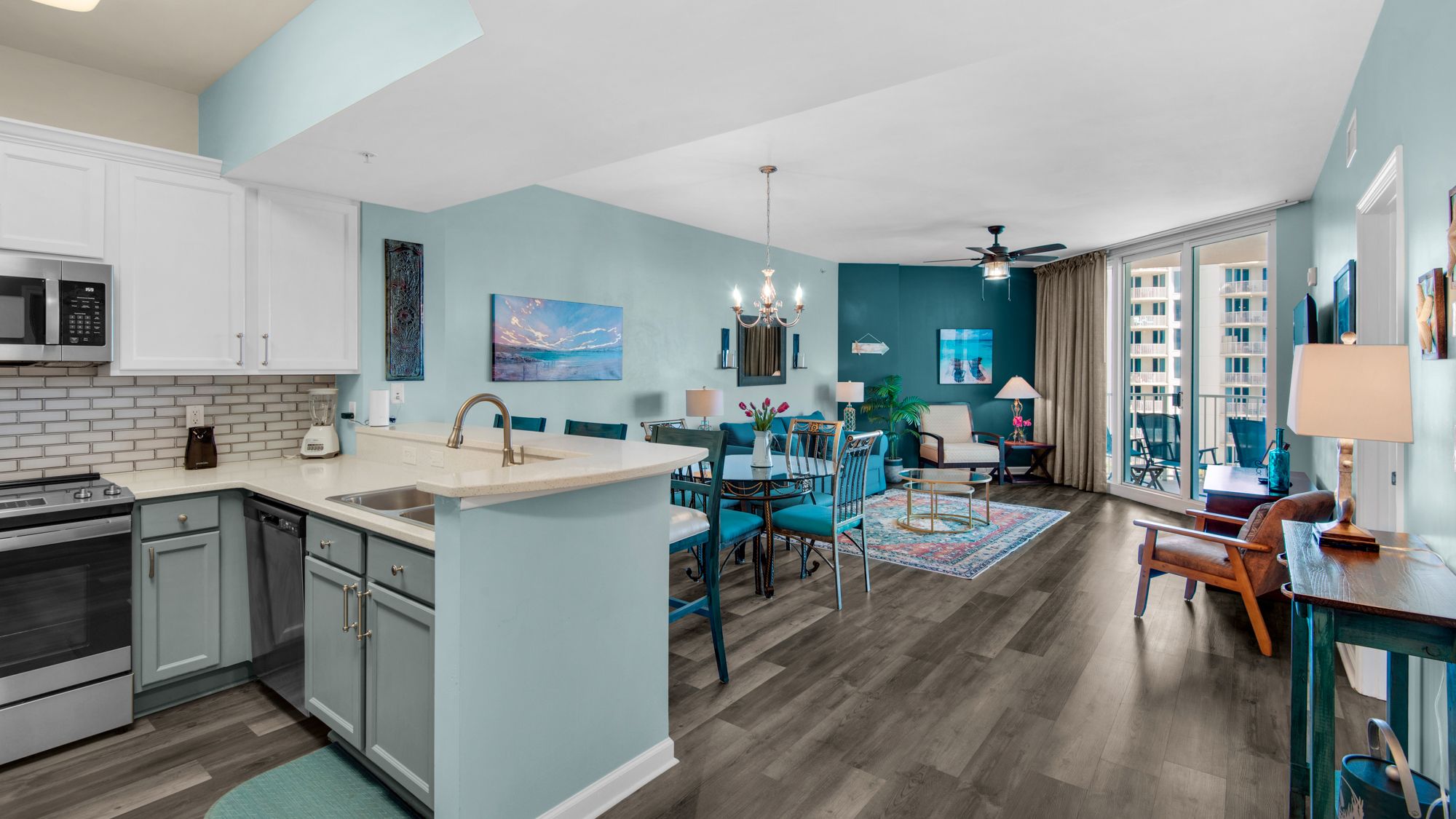 Palms of Destin 2813 Kitchen into Living Area