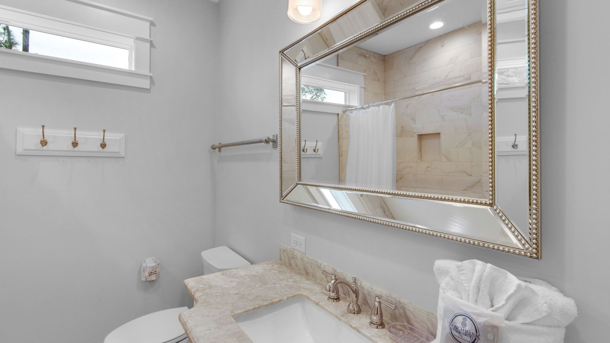 Best of Both Worlds - 2nd Floor Shared Bathroom