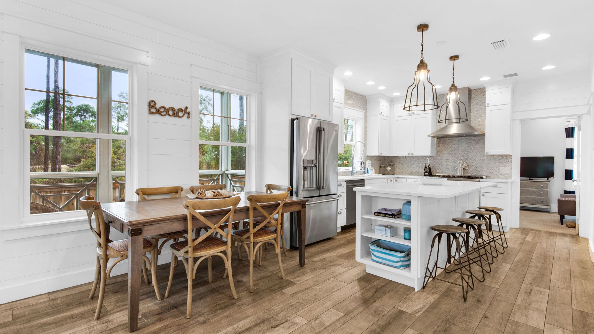 Best of Both Worlds - Dining & Kitchen Area