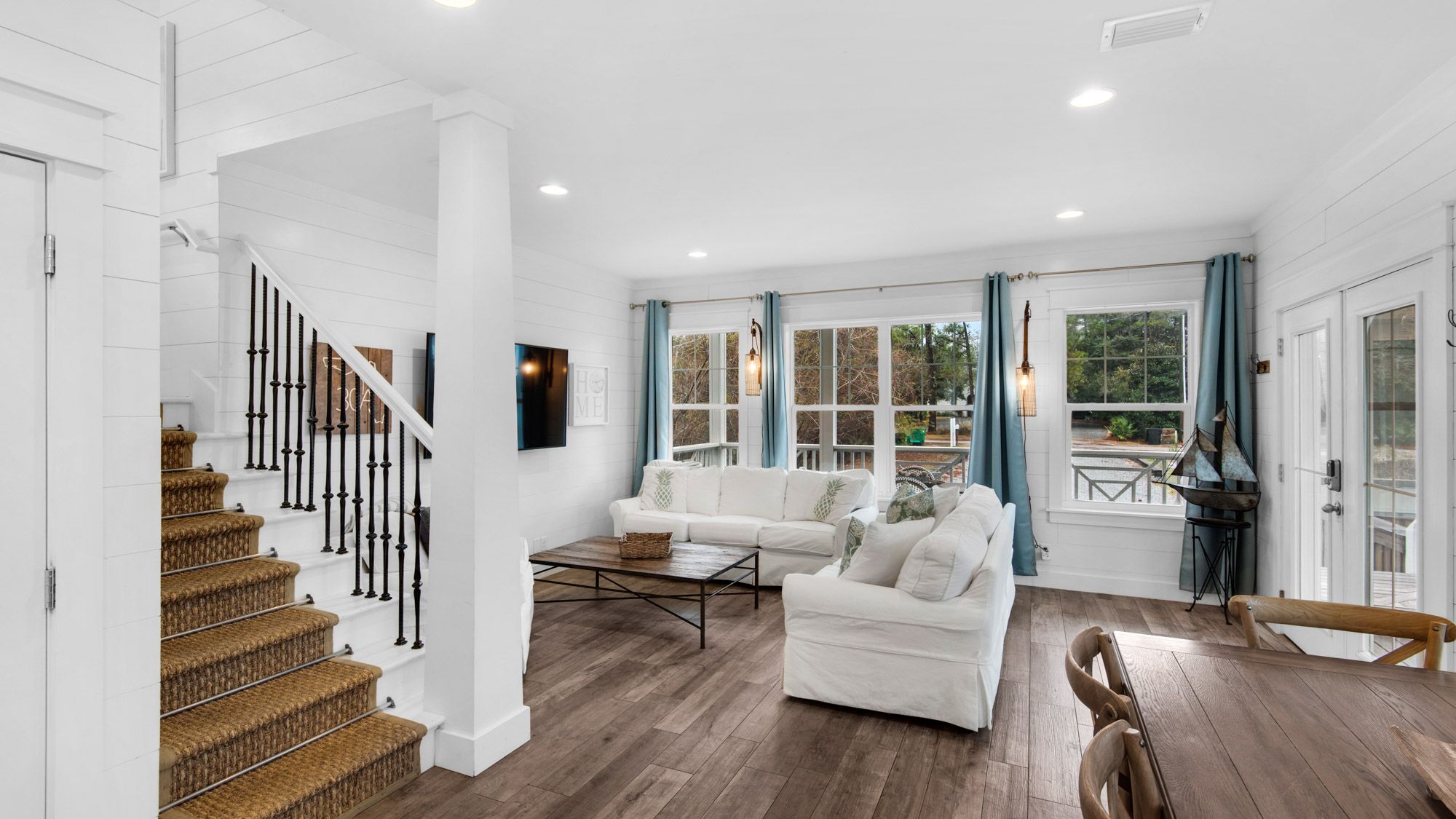 Best of Both Worlds - Living Area