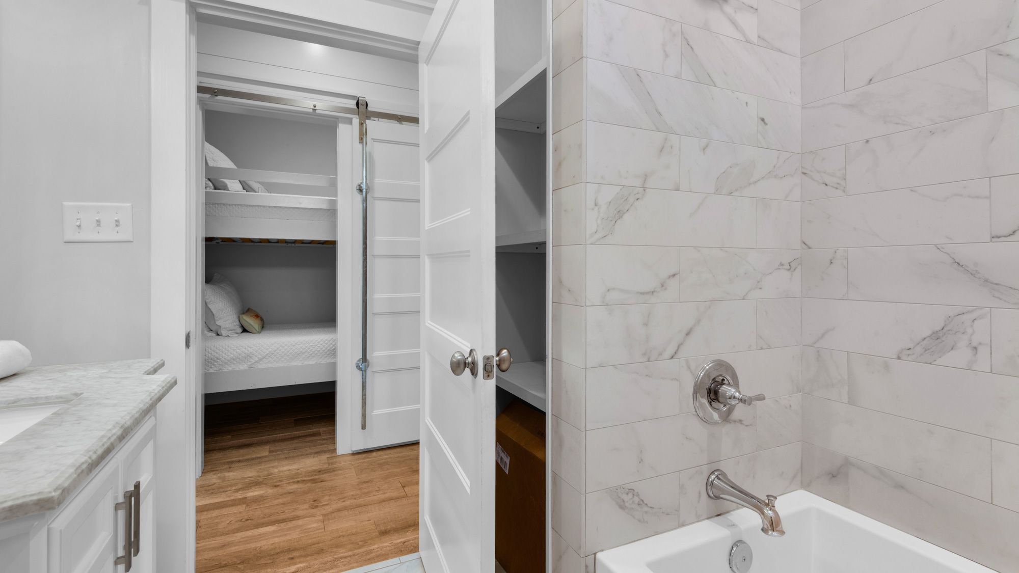 Best of Both Worlds - 2nd Floor Shared Bathroom