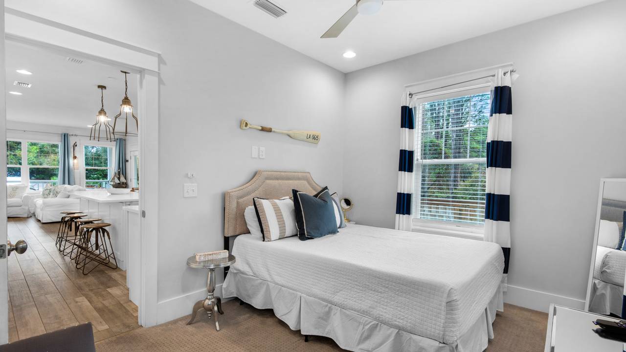 Best of Both Worlds - 1st Floor Queen Bedroom Best of Both Worlds - 1st Floor Queen Bedroom