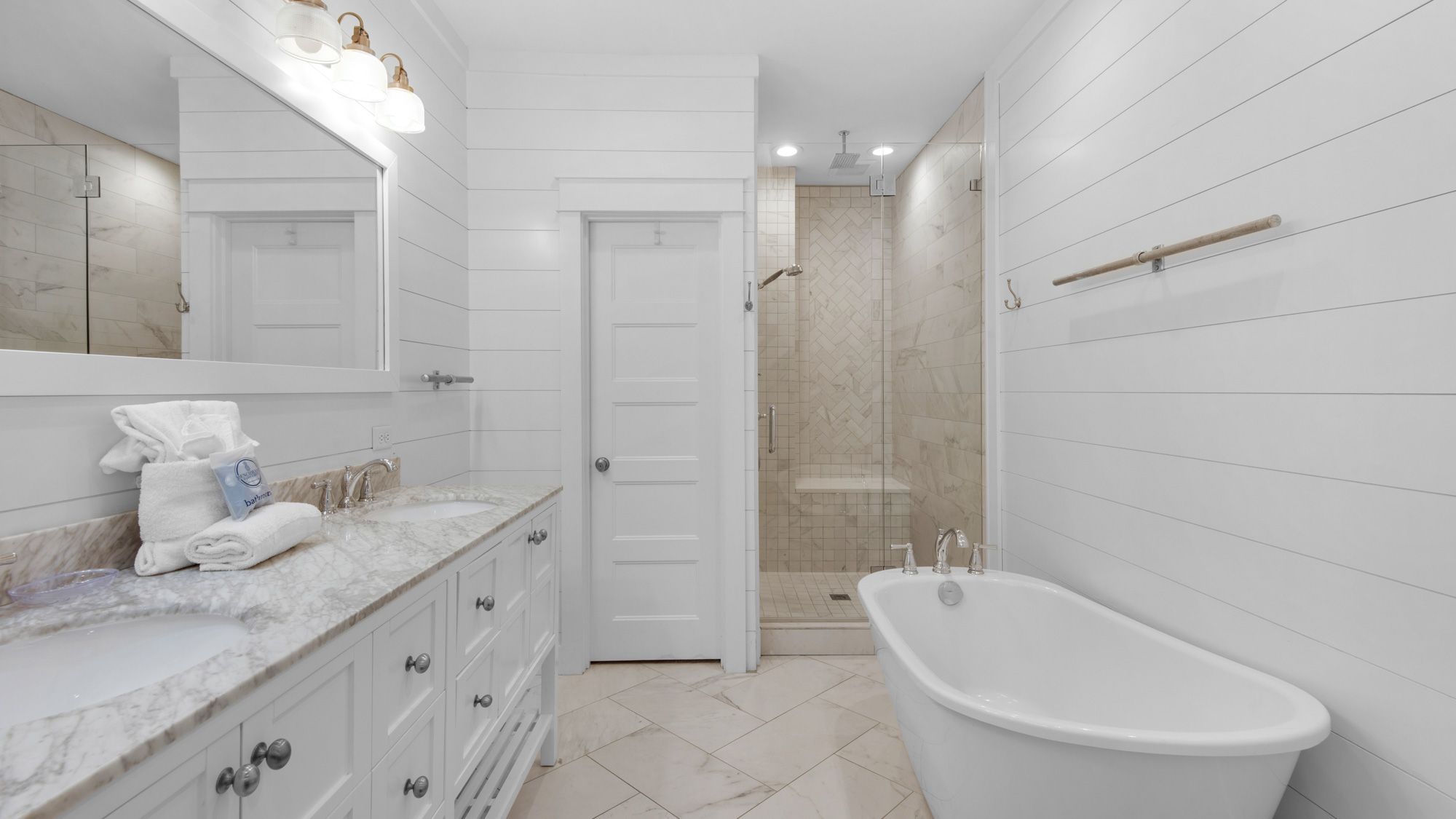 Best of Both Worlds - 2nd Floor Master Bedroom Bathroom