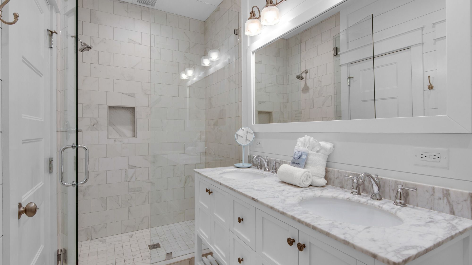 Best of Both Worlds - 1st Floor Bathroom