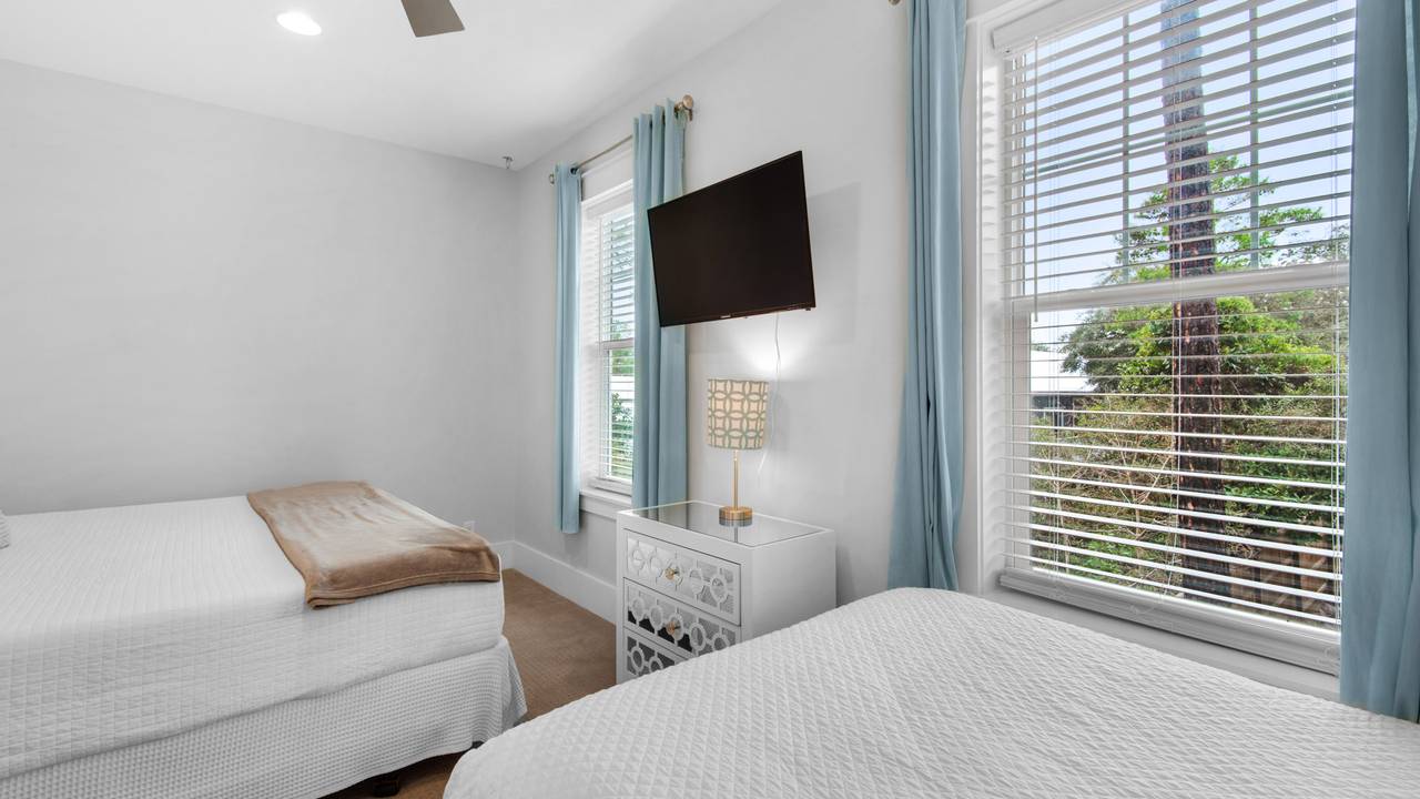 Best of Both Worlds - 2nd Floor Guest Bedroom Best of Both Worlds - 2nd Floor Guest Bedroom