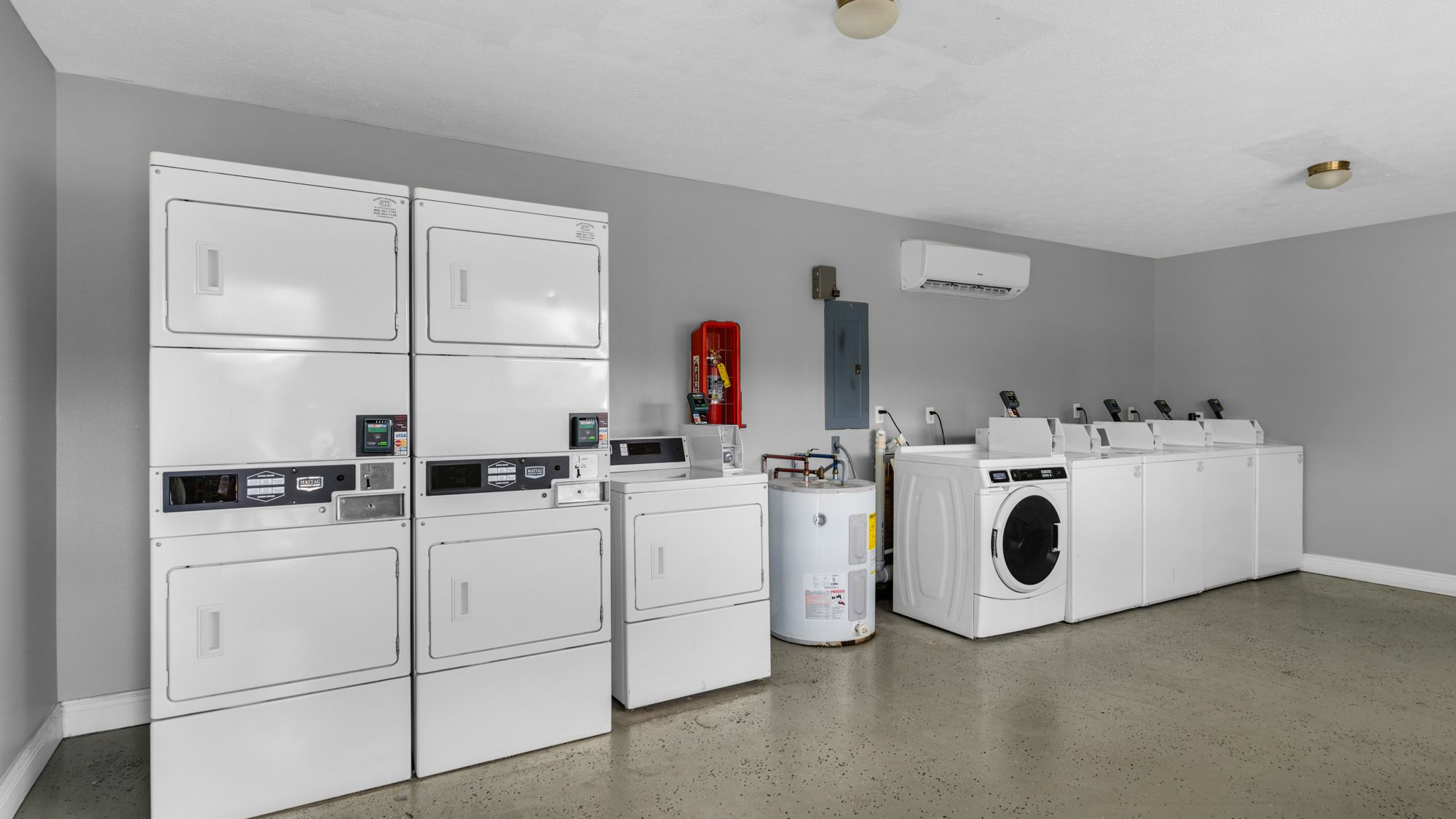 Horizon South - On-site laundry area