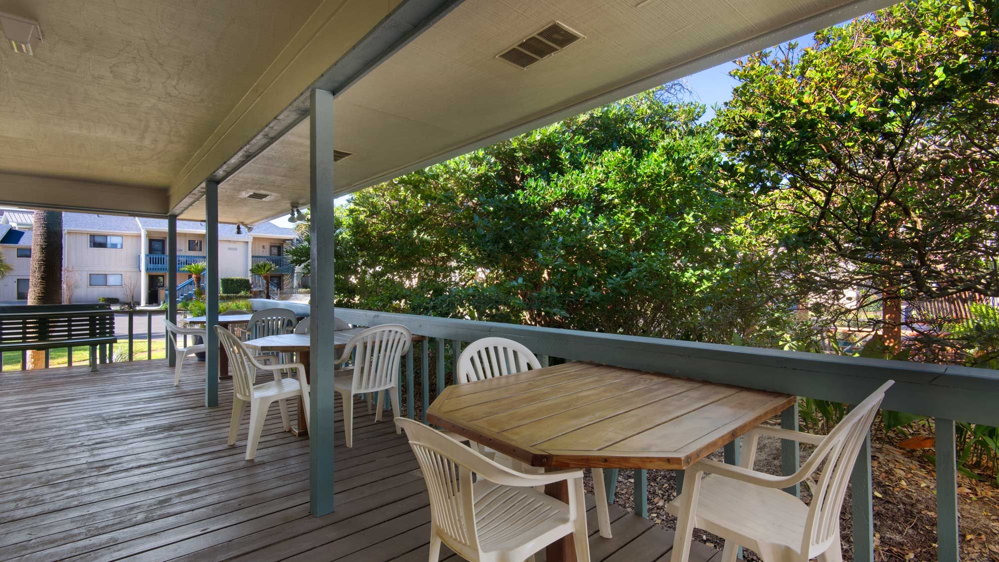 Chateau La Mer II Grounds & Amenities