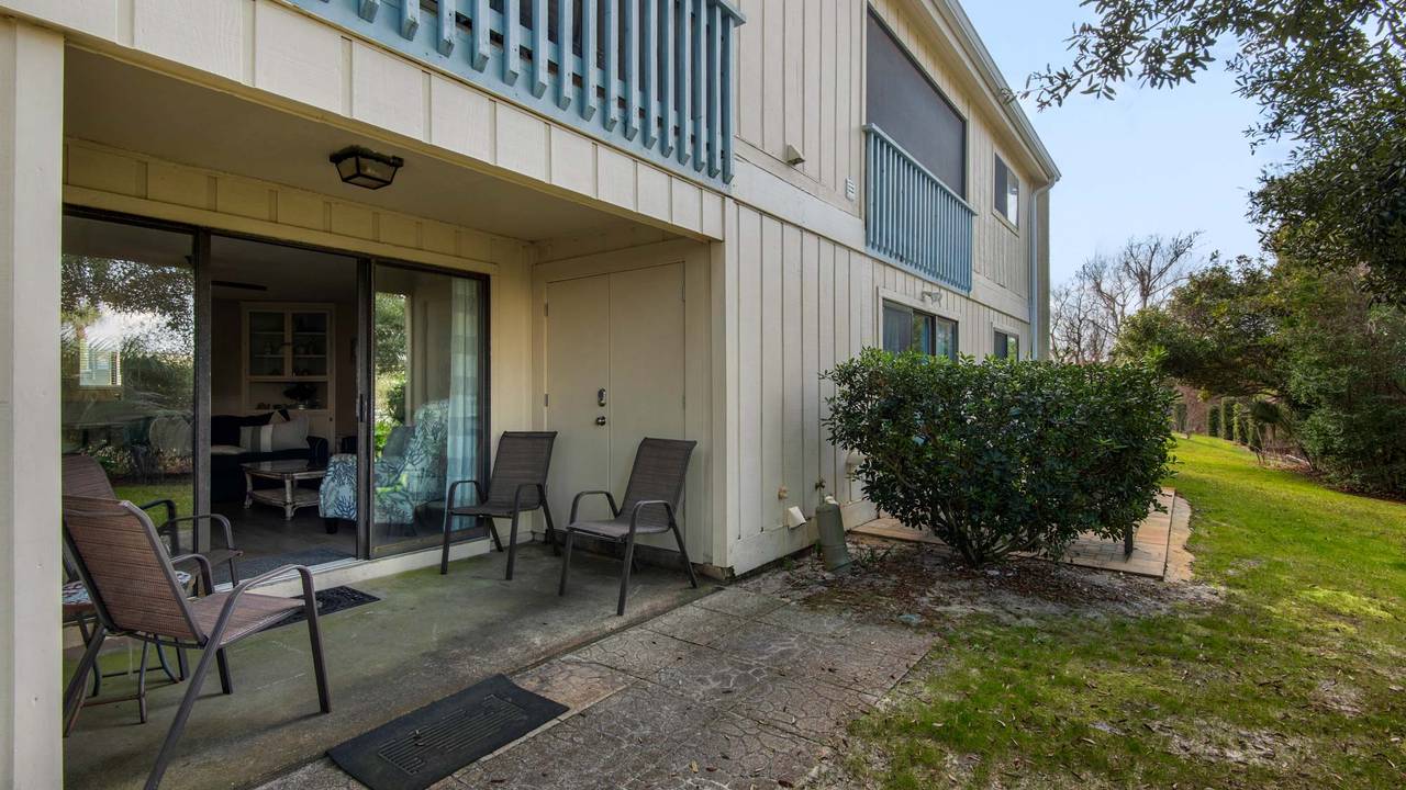 Pirates Mermaid - Patio area Pirates Mermaid - Patio area